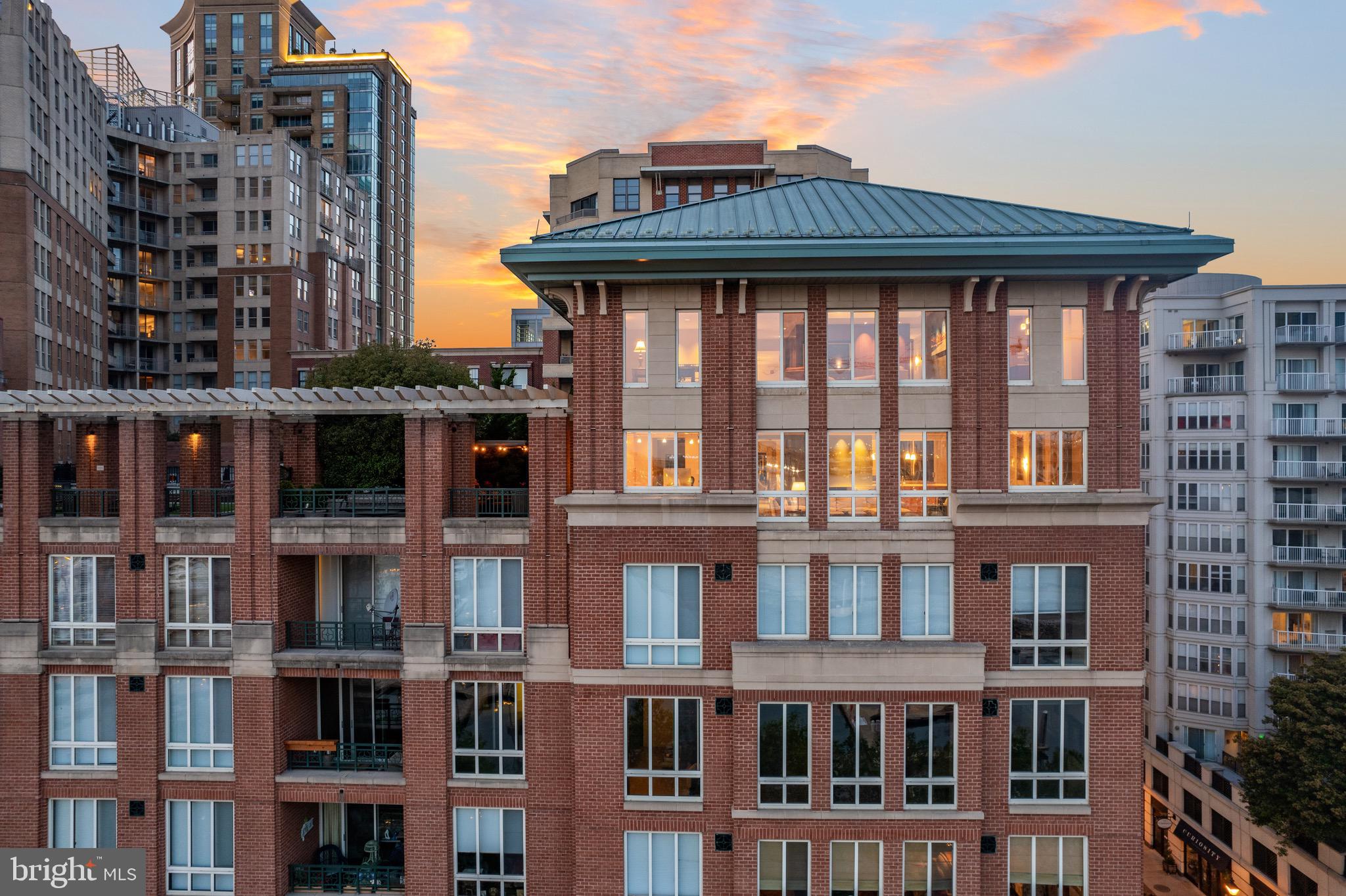 HARBOR EAST - Residential