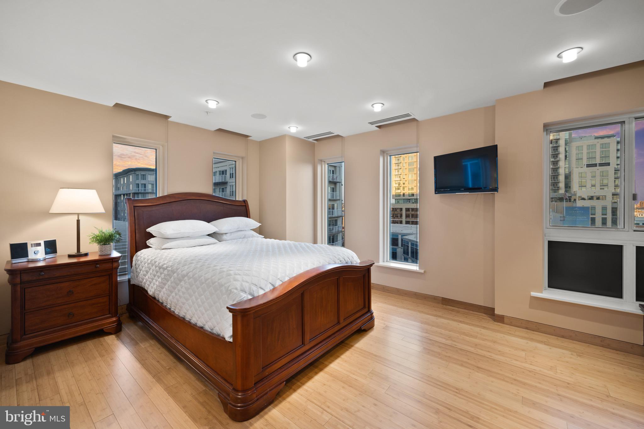 HARBOR EAST - Residential