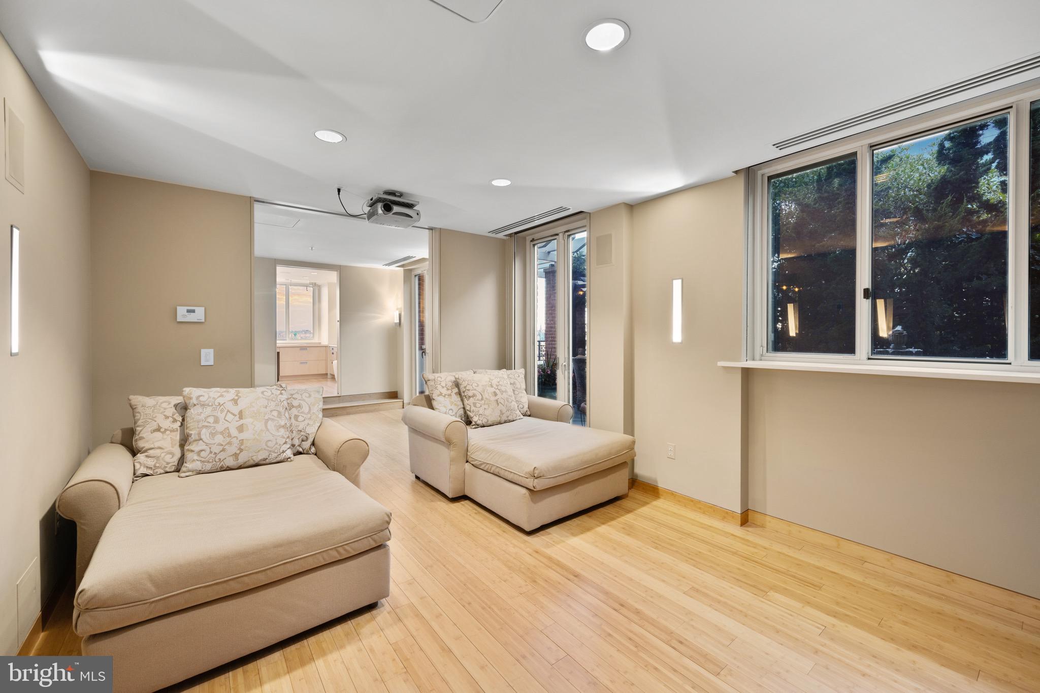 HARBOR EAST - Residential