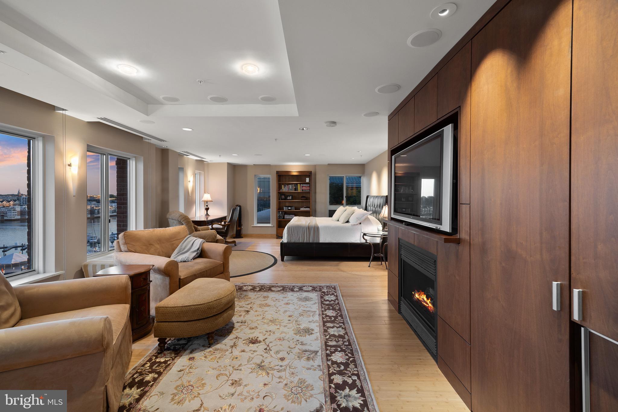 HARBOR EAST - Residential