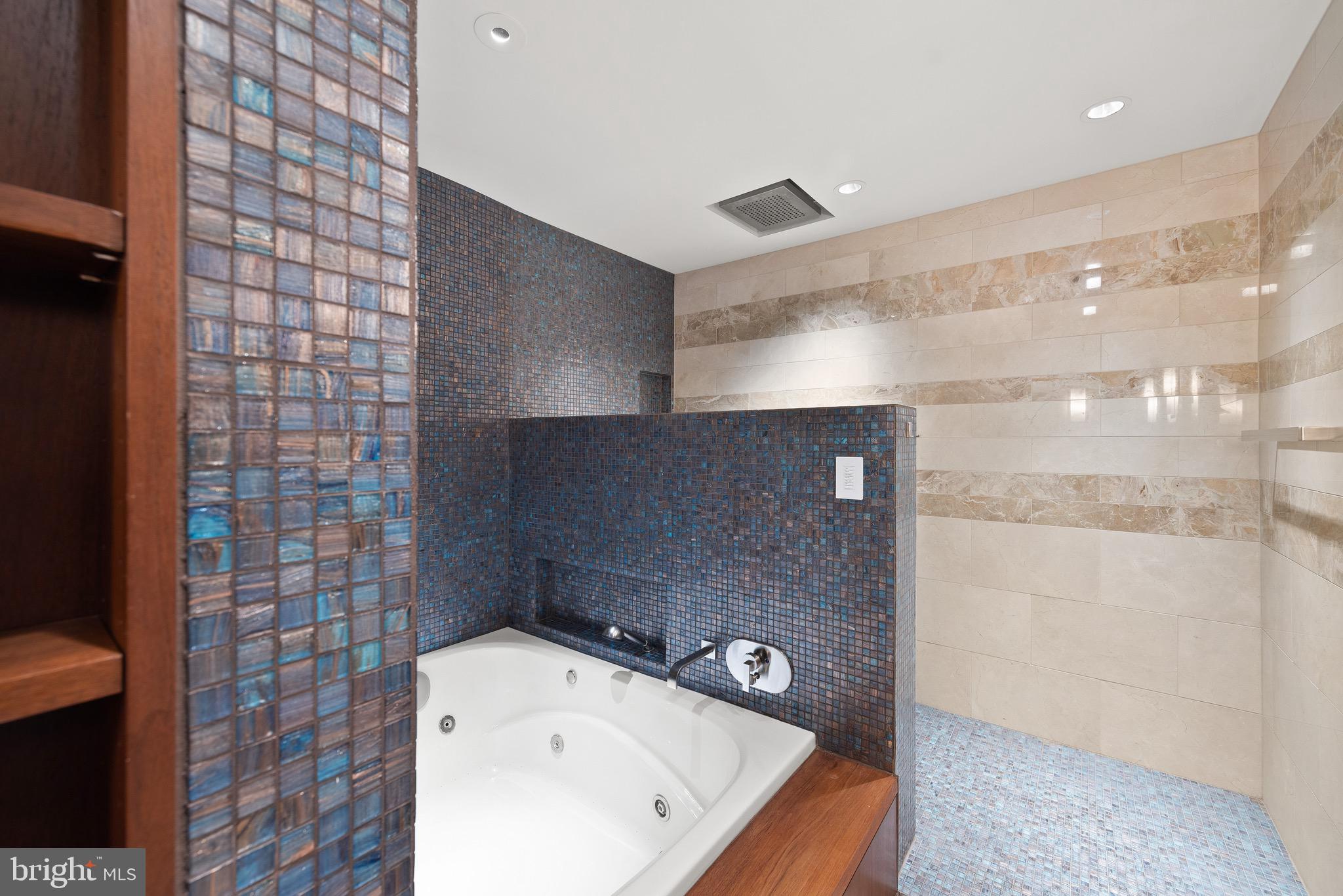 HARBOR EAST - Residential