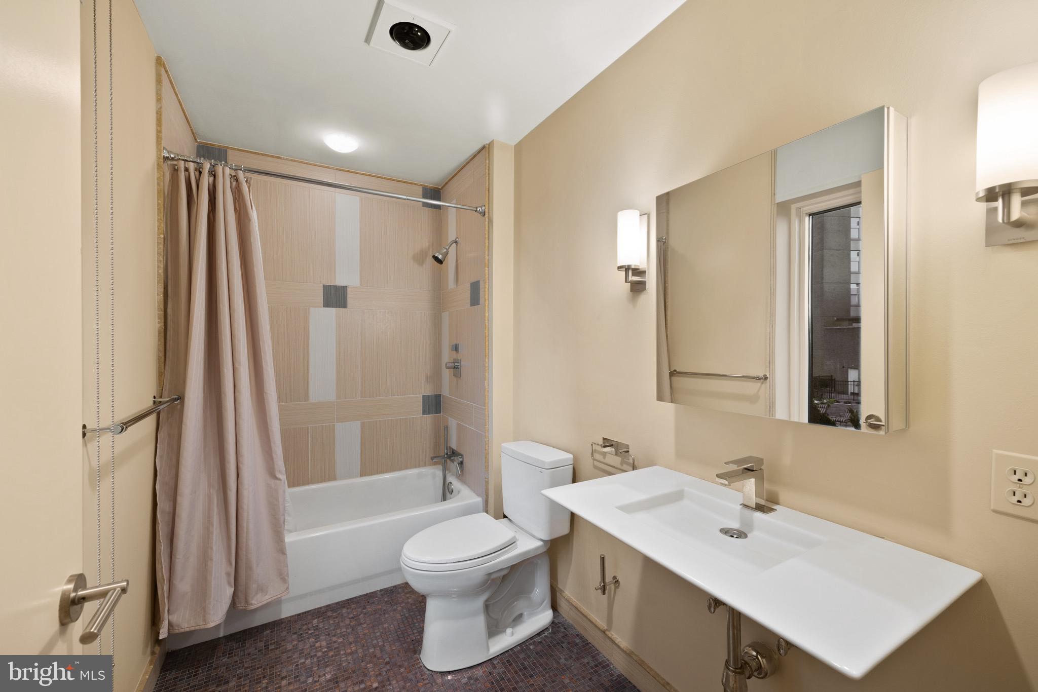 HARBOR EAST - Residential