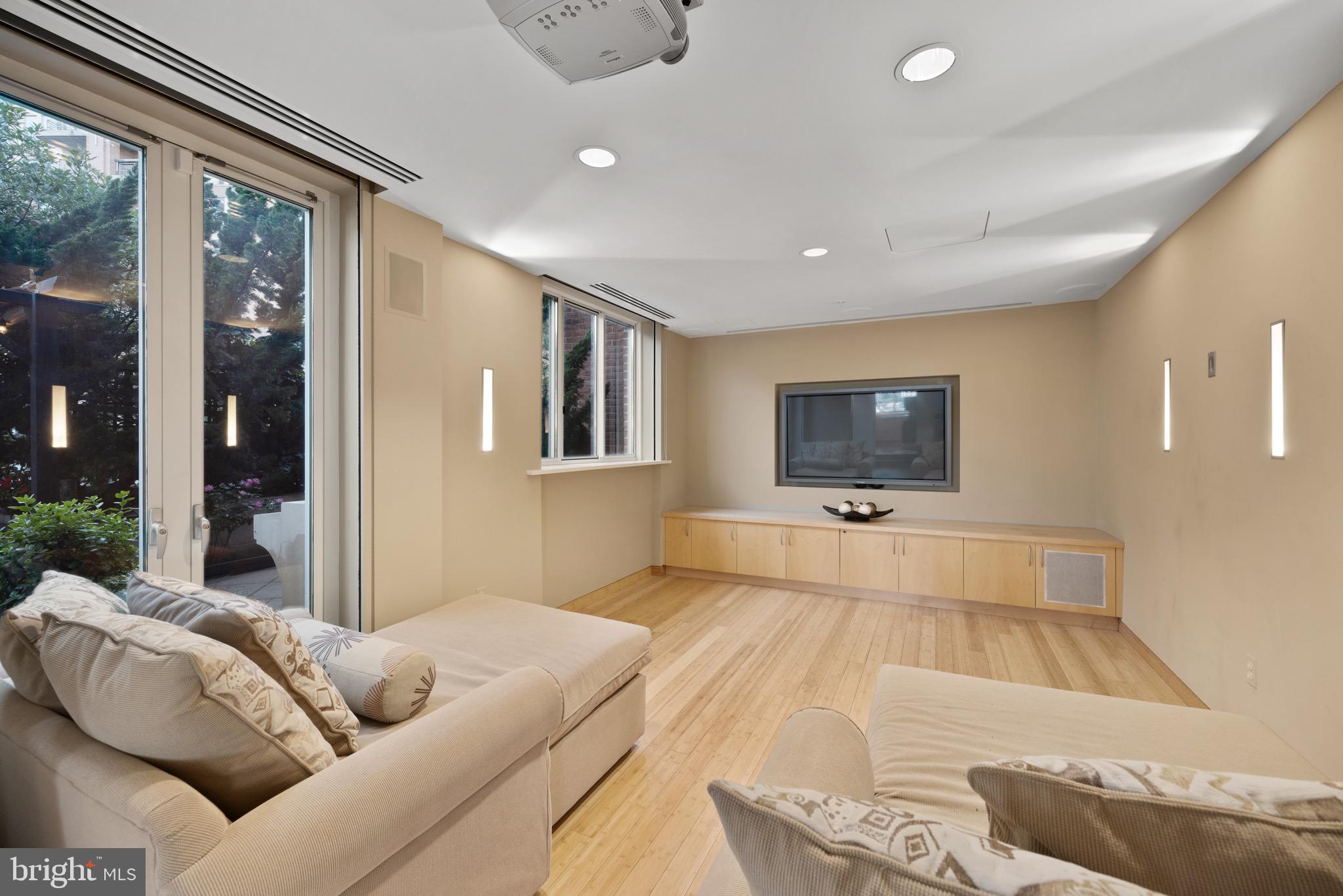 HARBOR EAST - Residential