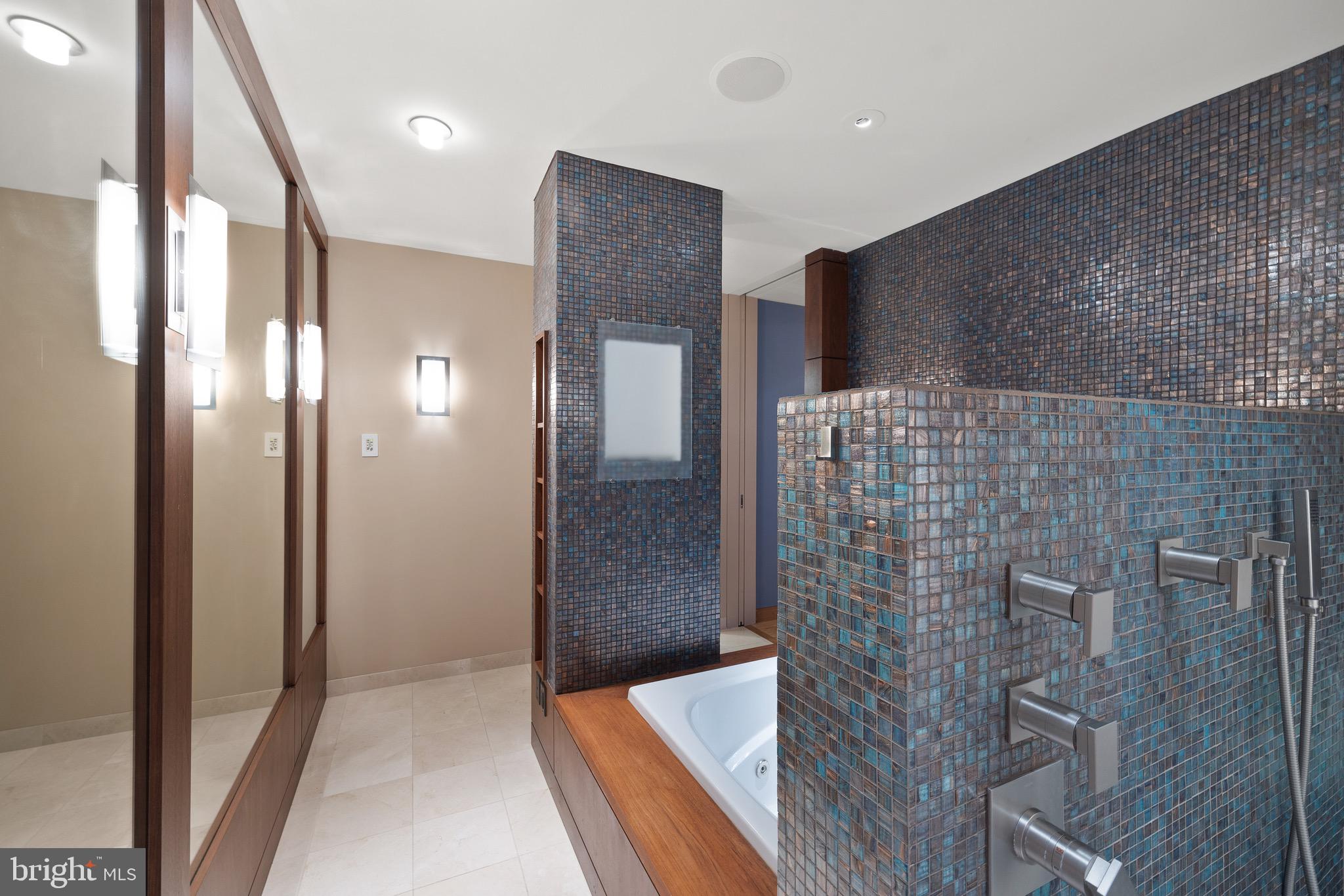 HARBOR EAST - Residential