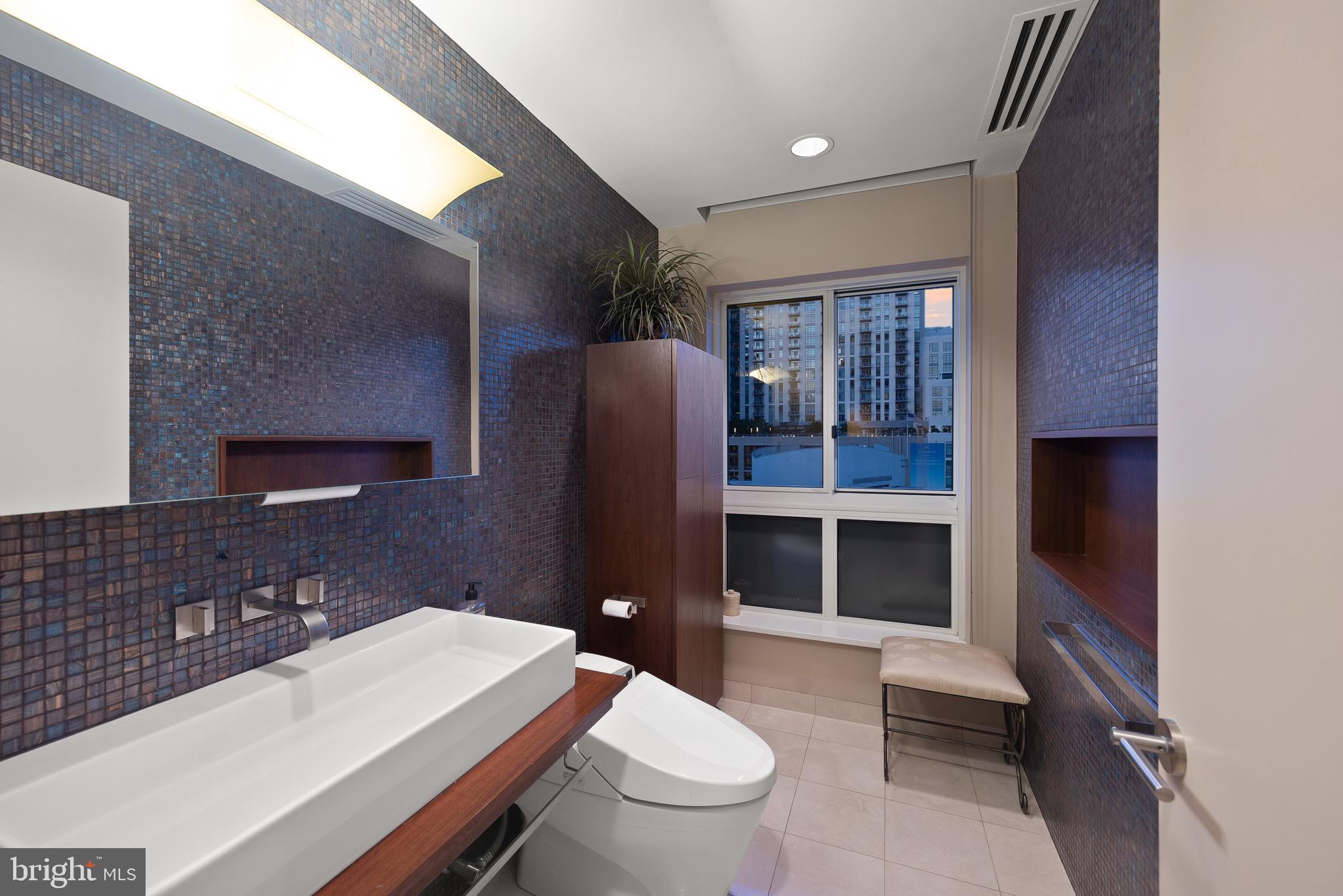 HARBOR EAST - Residential