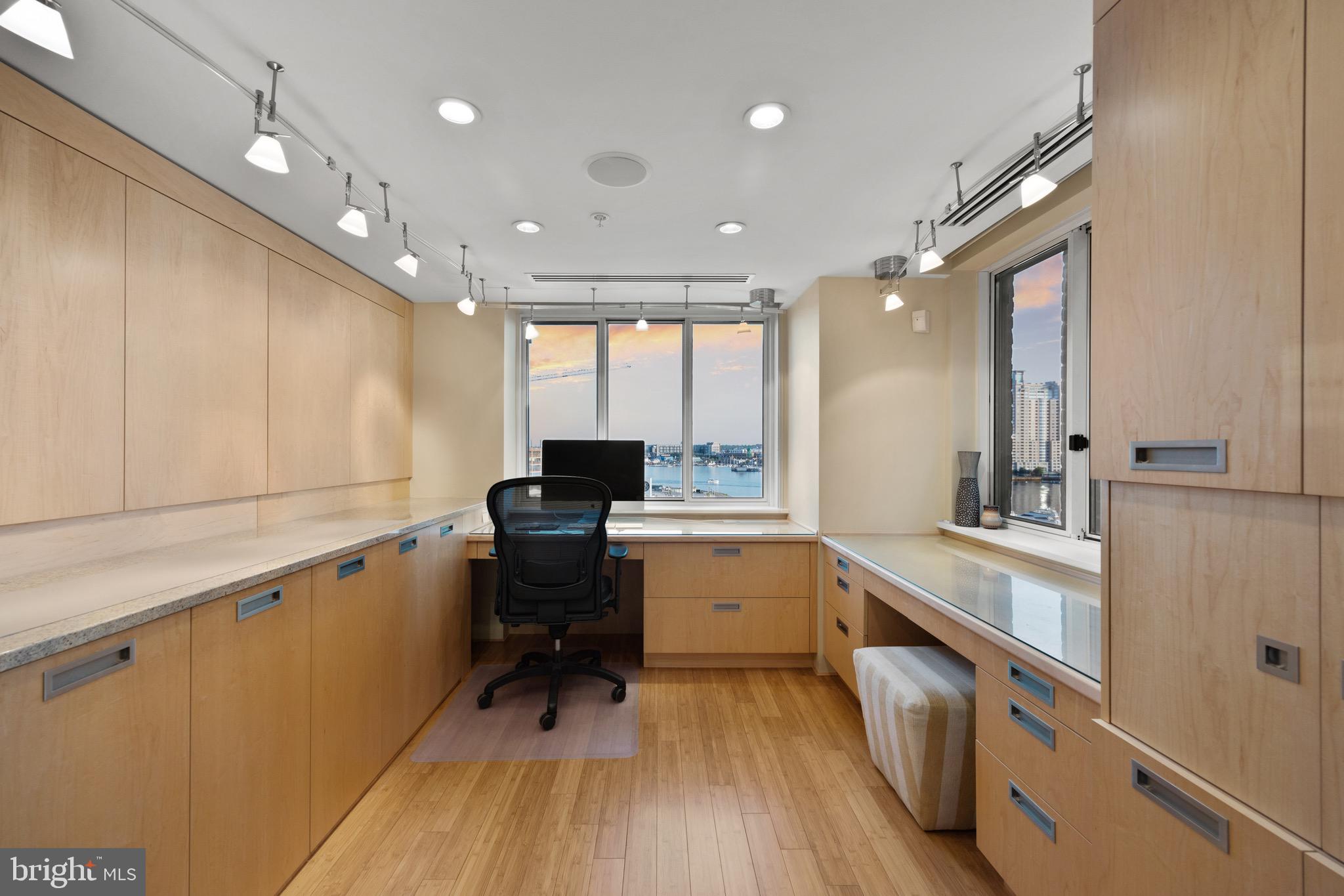 HARBOR EAST - Residential