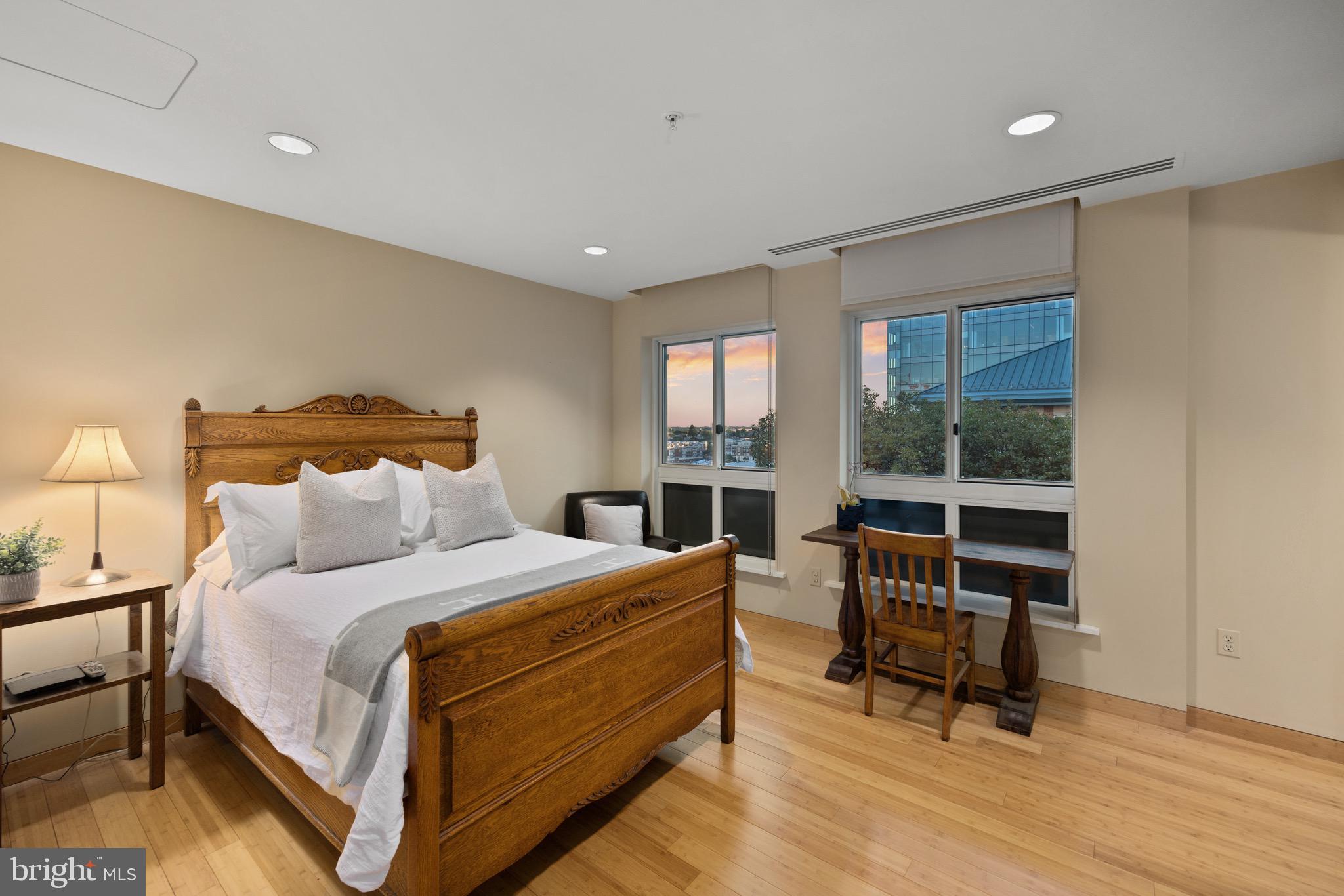 HARBOR EAST - Residential