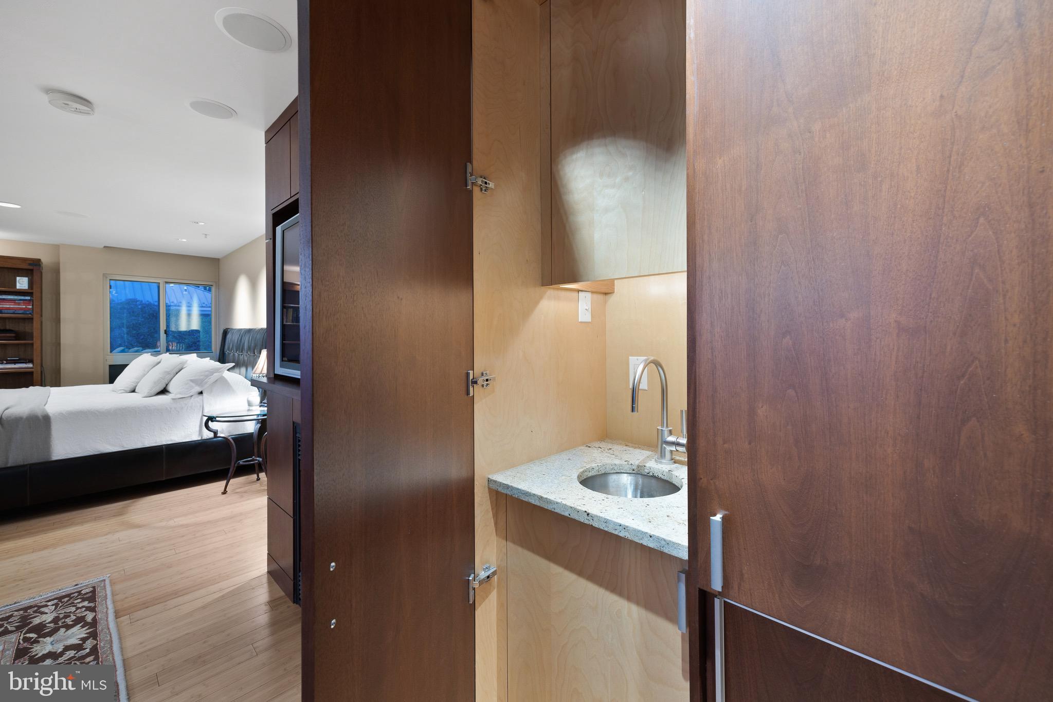 HARBOR EAST - Residential