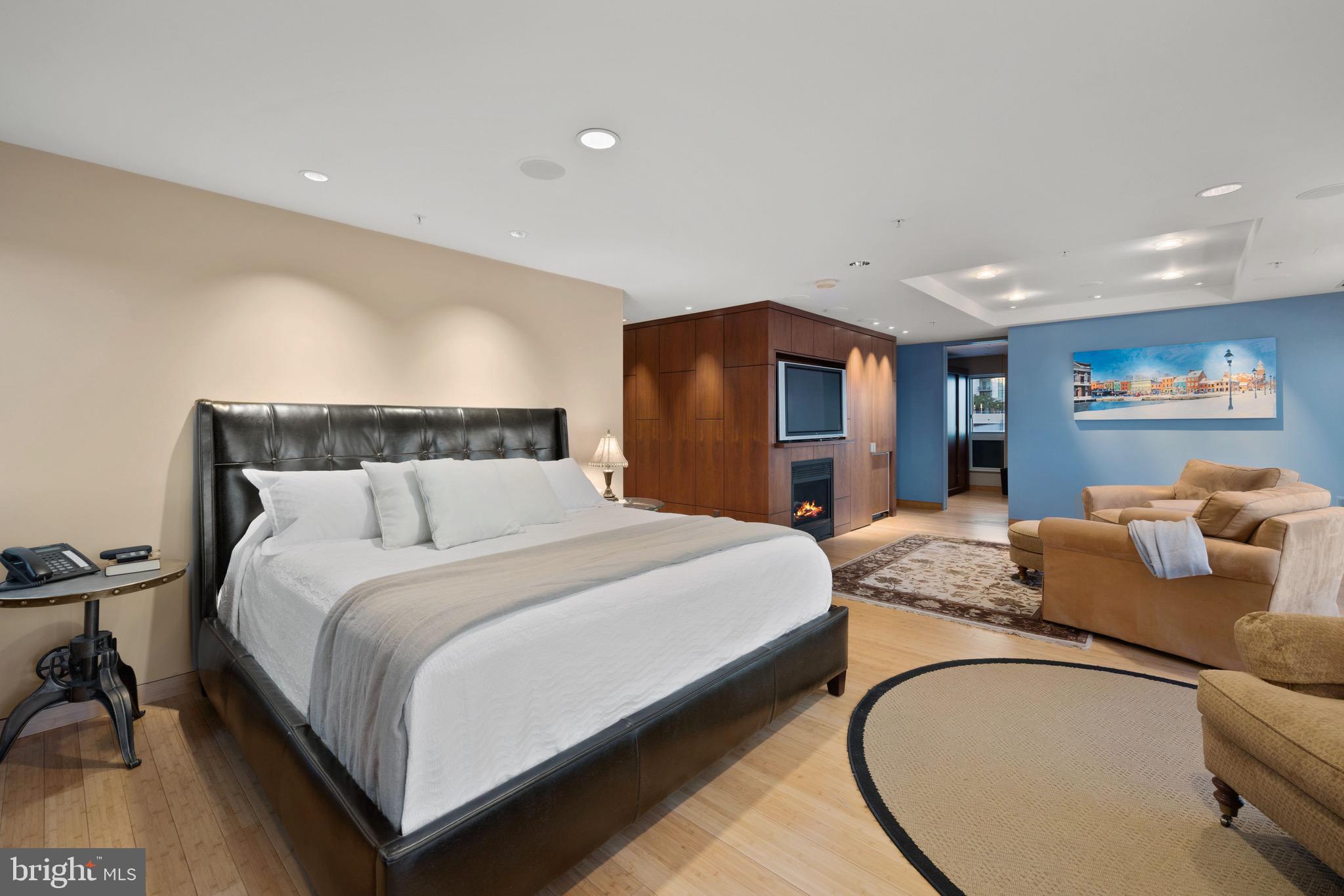 HARBOR EAST - Residential