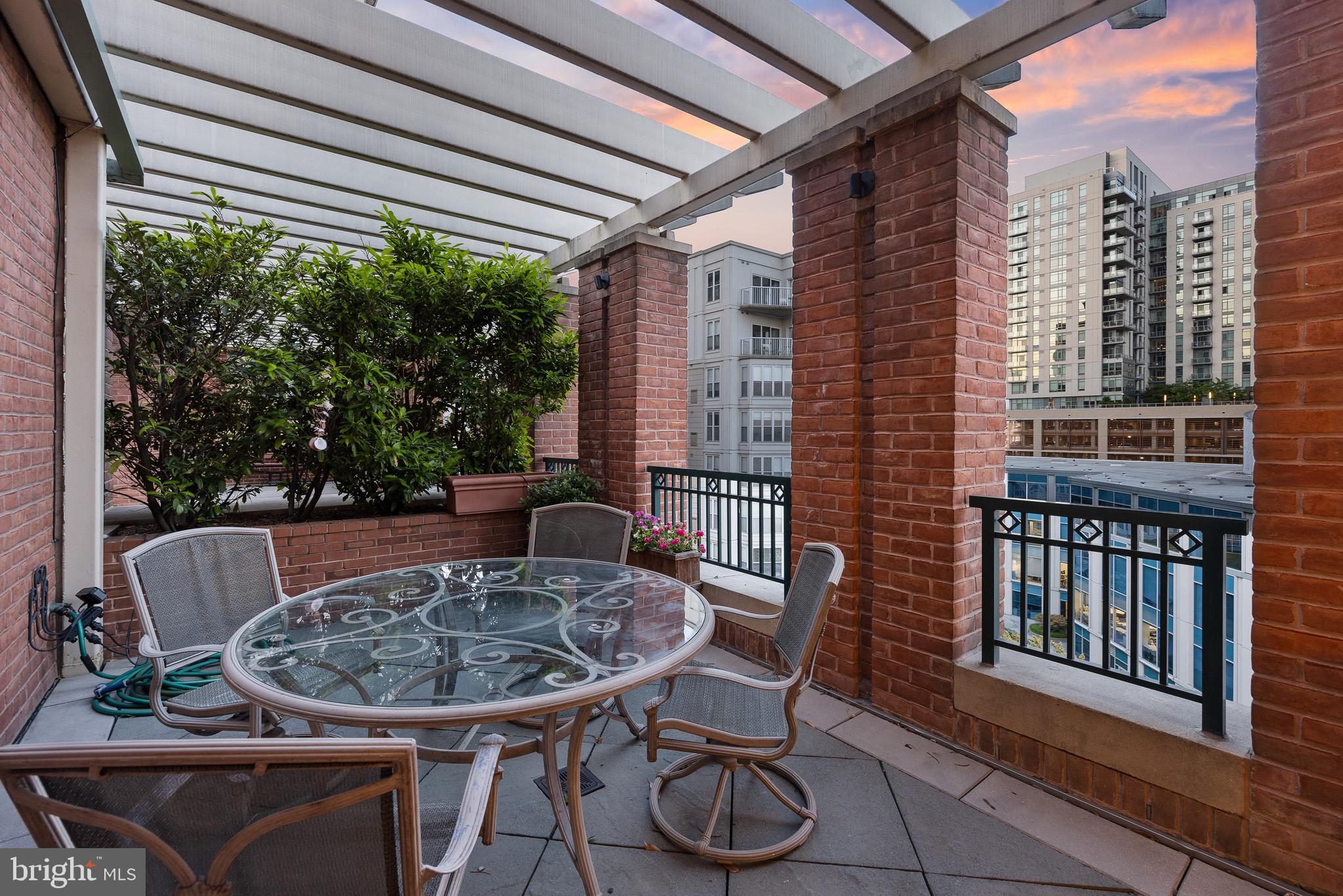 HARBOR EAST - Residential
