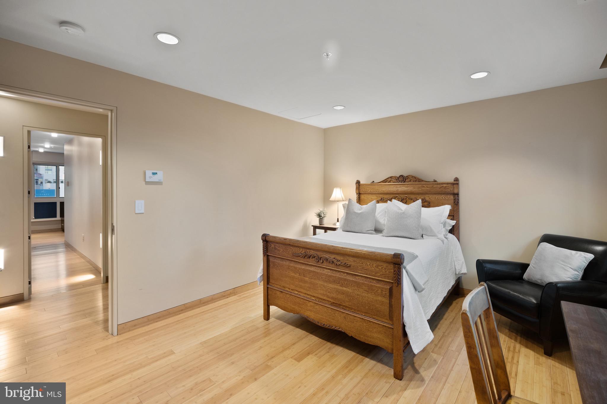 HARBOR EAST - Residential