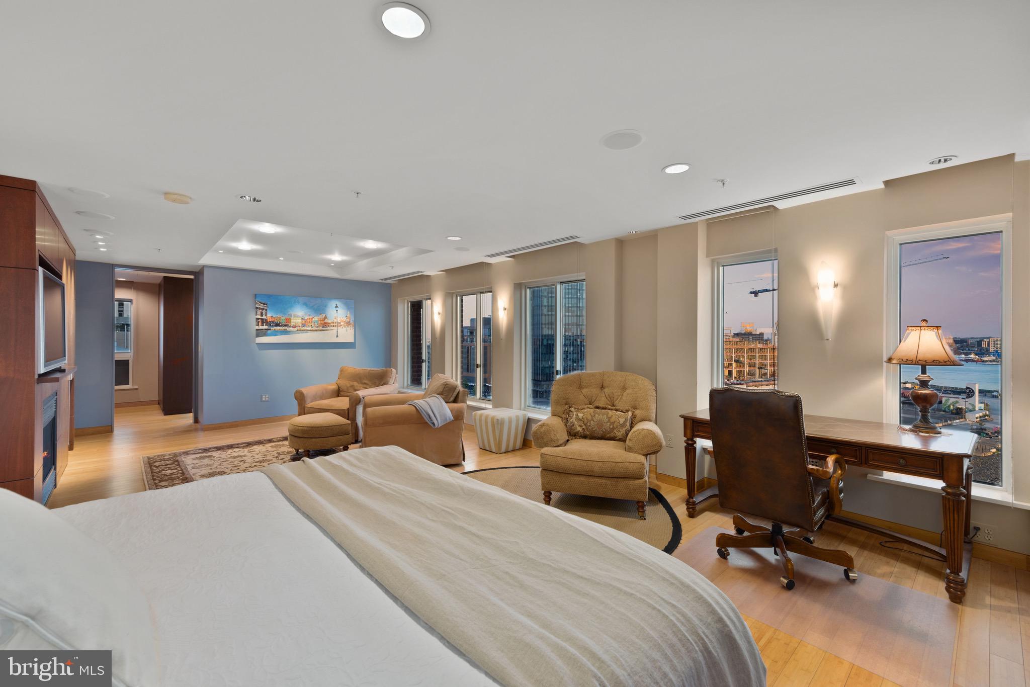 HARBOR EAST - Residential