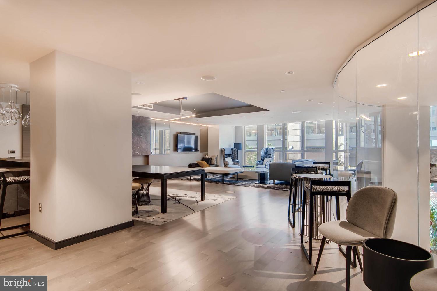 HARBOR EAST - Residential