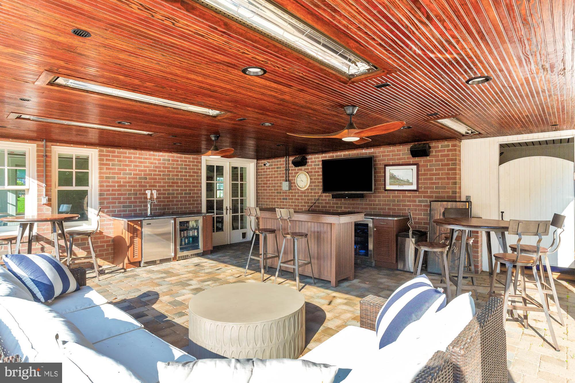 FISHING CREEK FARM - Residential