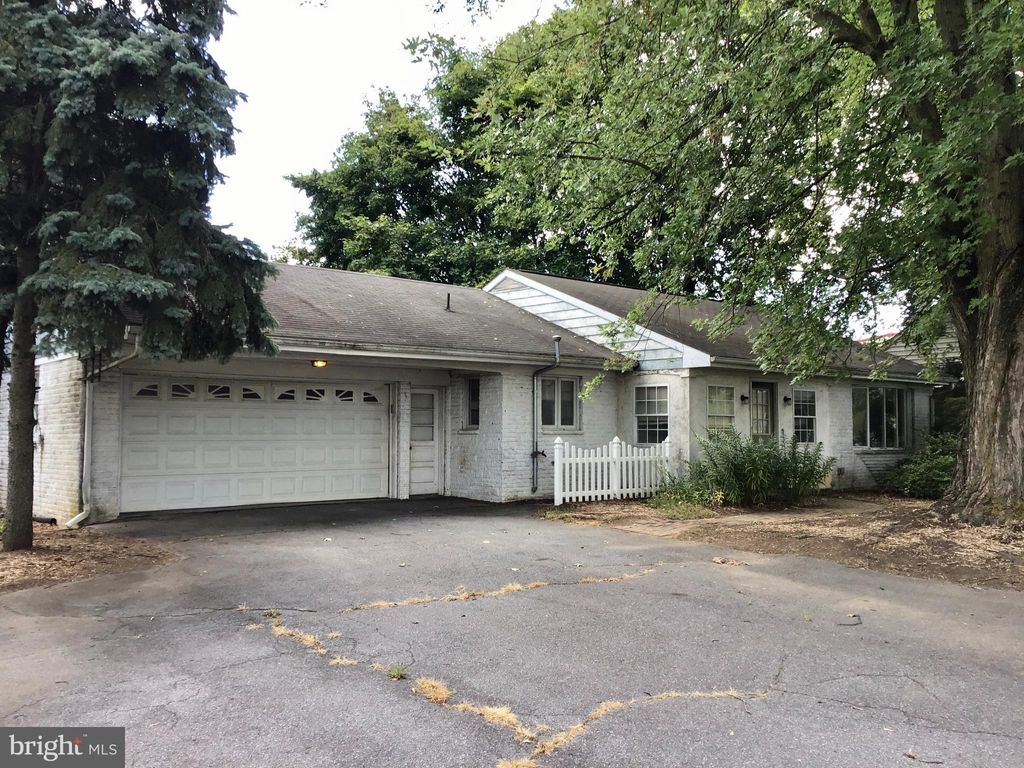 Photo of 1323 DIVISION HWY, EPHRATA, PA 17522 (MLS # PALA2039694)