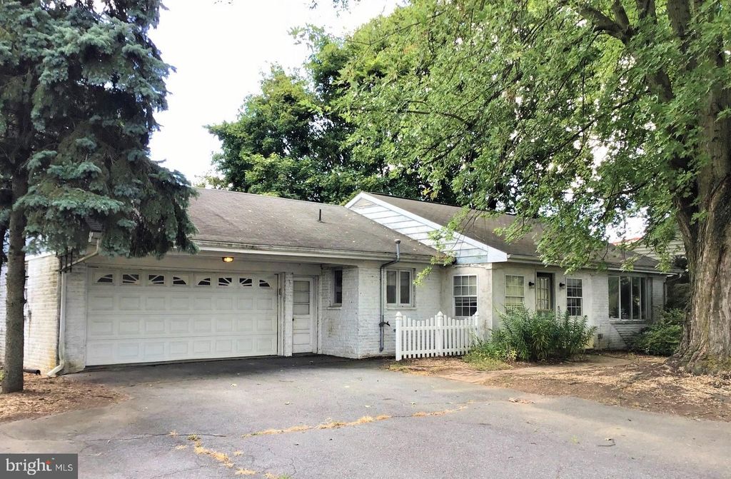 Photo of 1323 DIVISION HWY, EPHRATA, PA 17522 (MLS # PALA2039694)