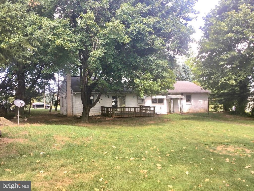 Photo of 1323 DIVISION HWY, EPHRATA, PA 17522 (MLS # PALA2039694)