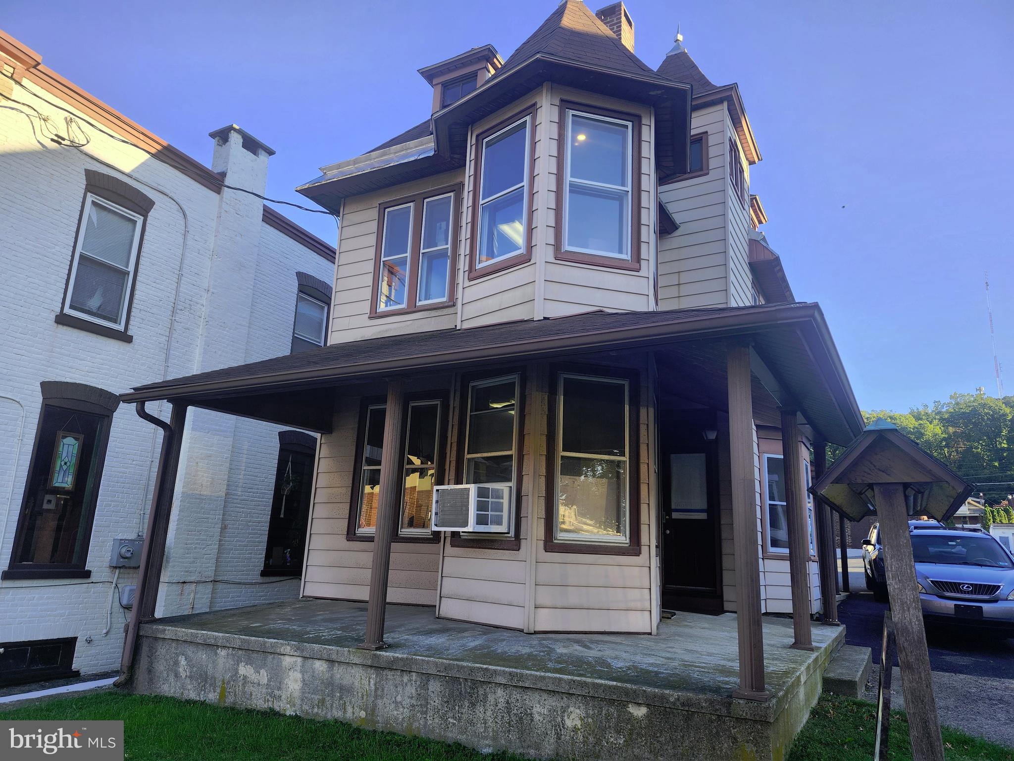 2228 PERKIOMEN AVENUE