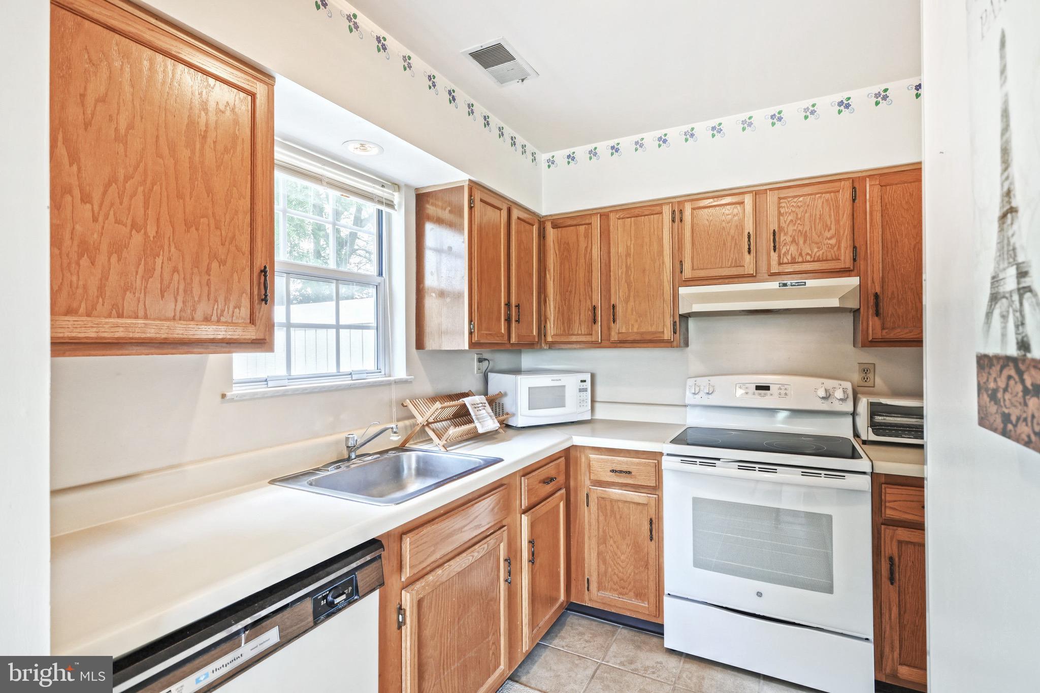 LEXINGTON WOODS - Residential