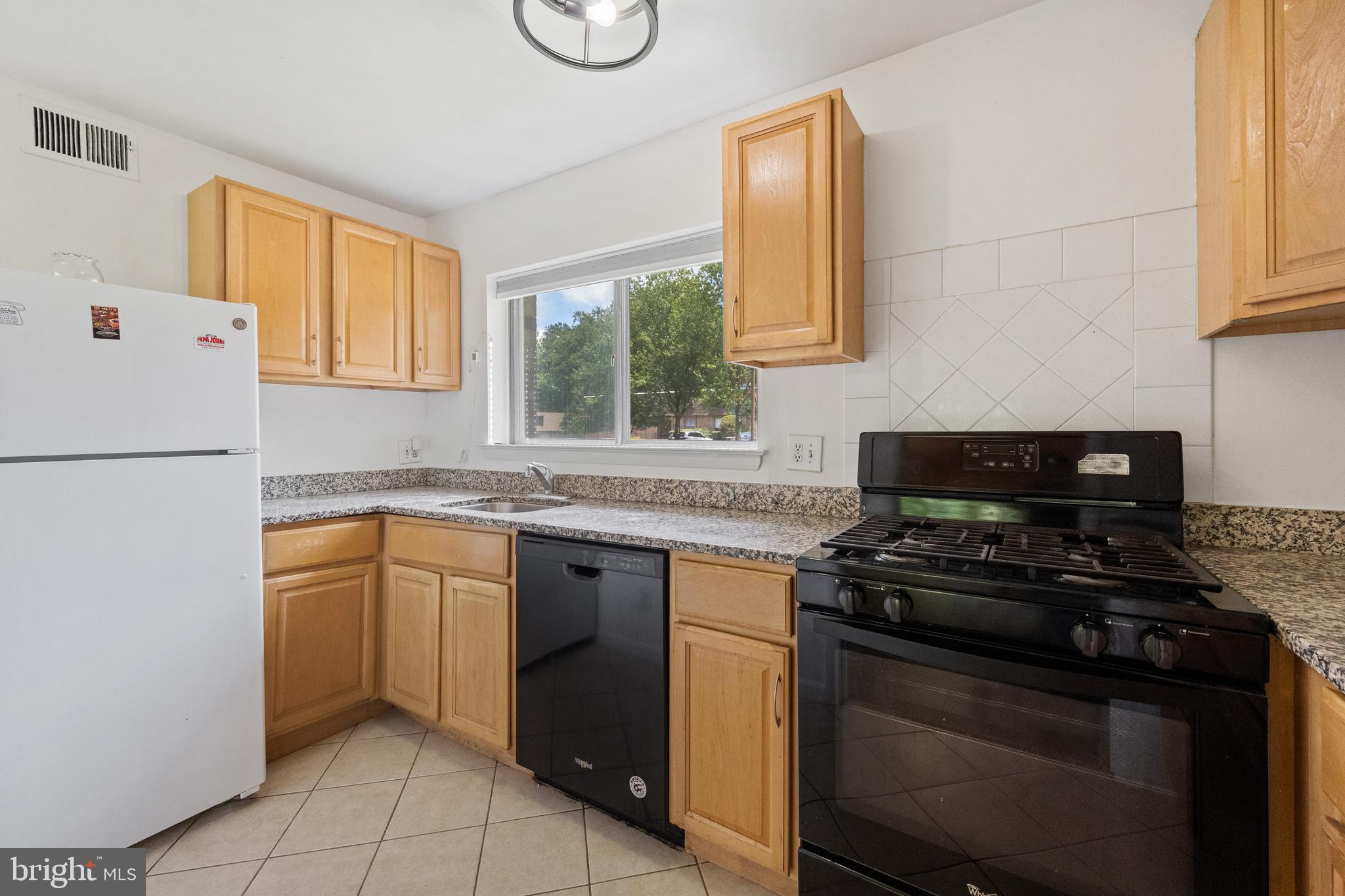 VANTAGE HILL - Residential Lease