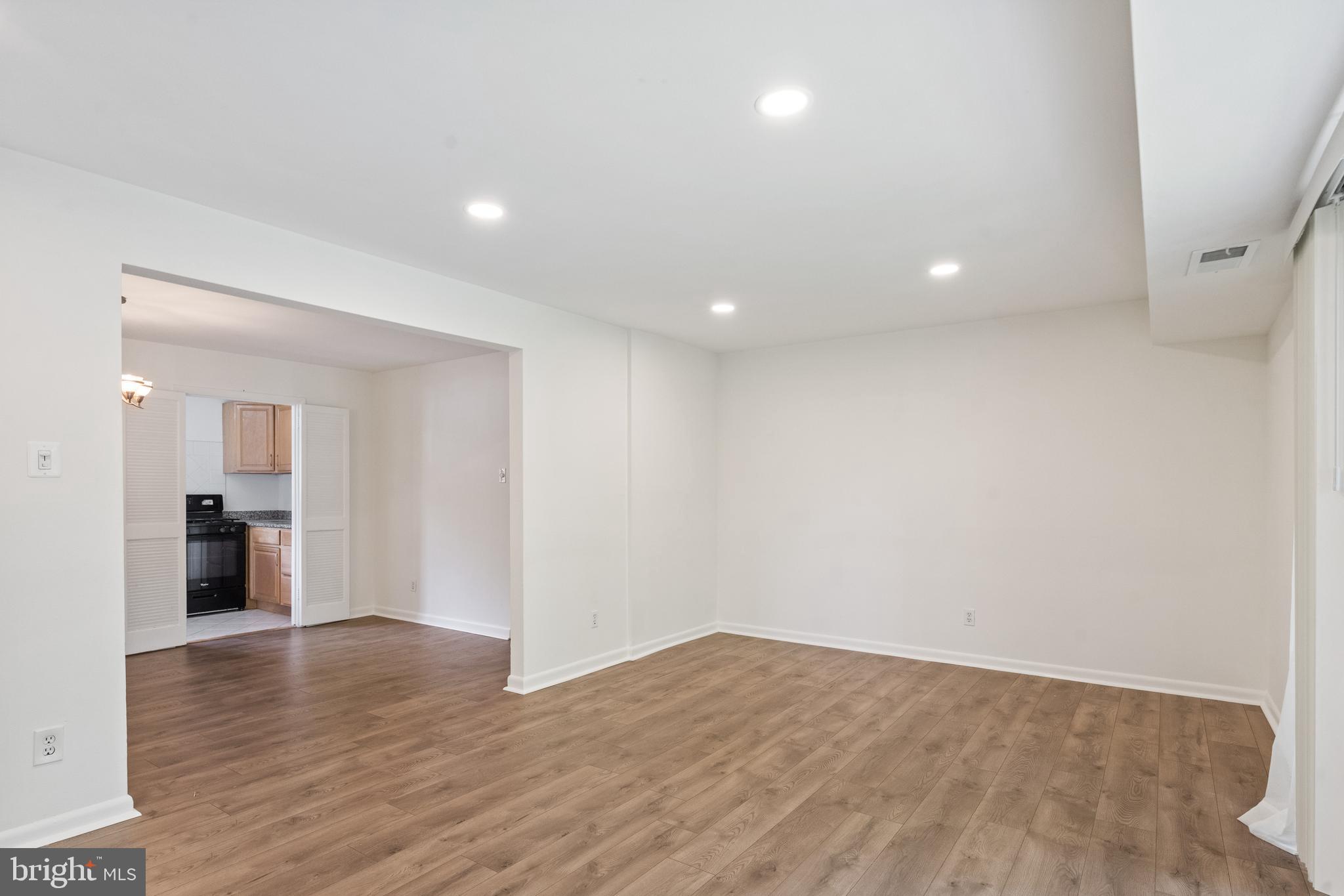 VANTAGE HILL - Residential Lease