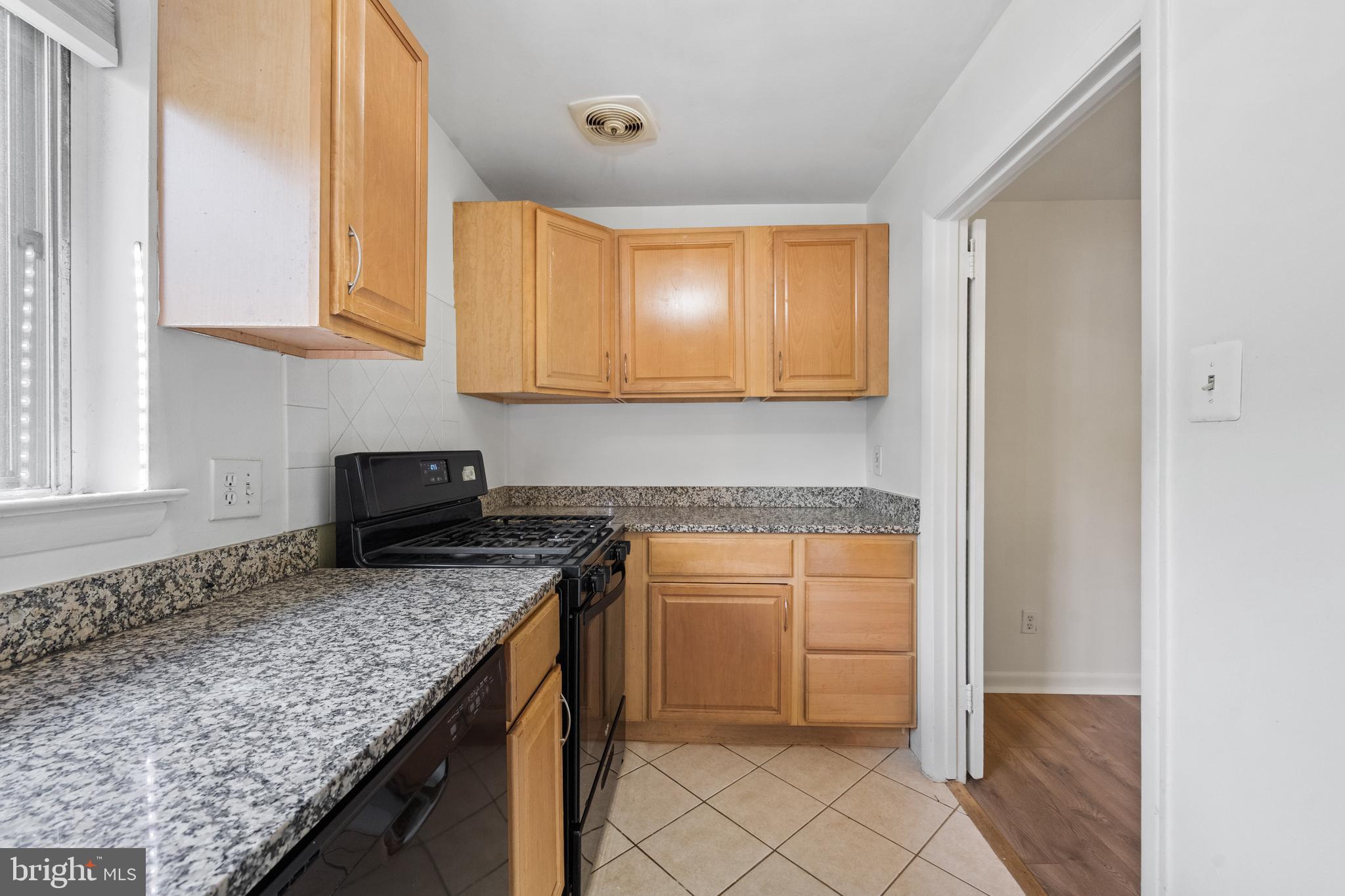 VANTAGE HILL - Residential Lease