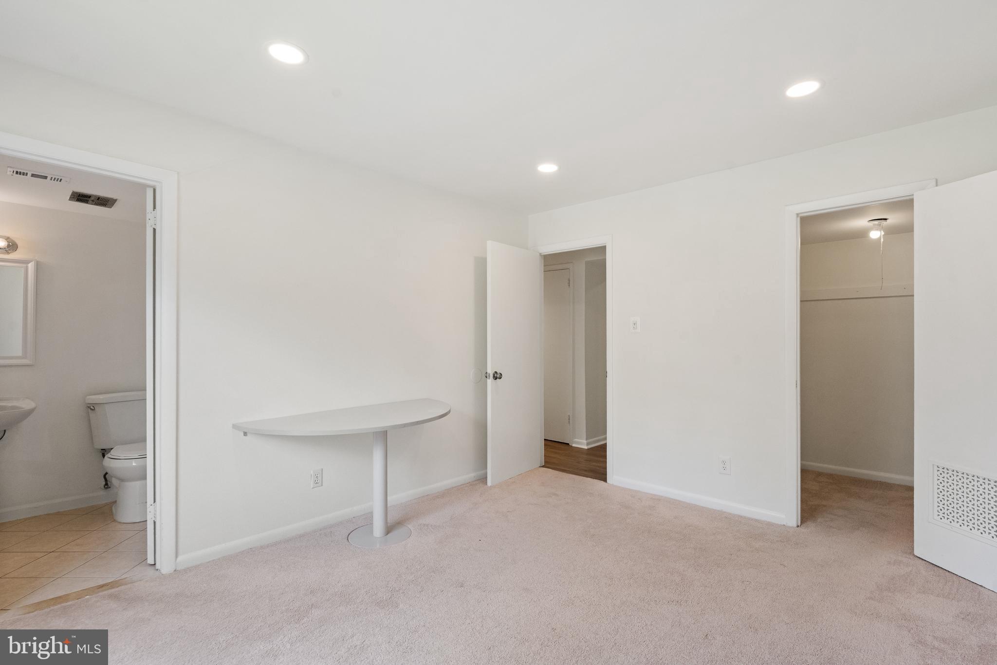 VANTAGE HILL - Residential Lease