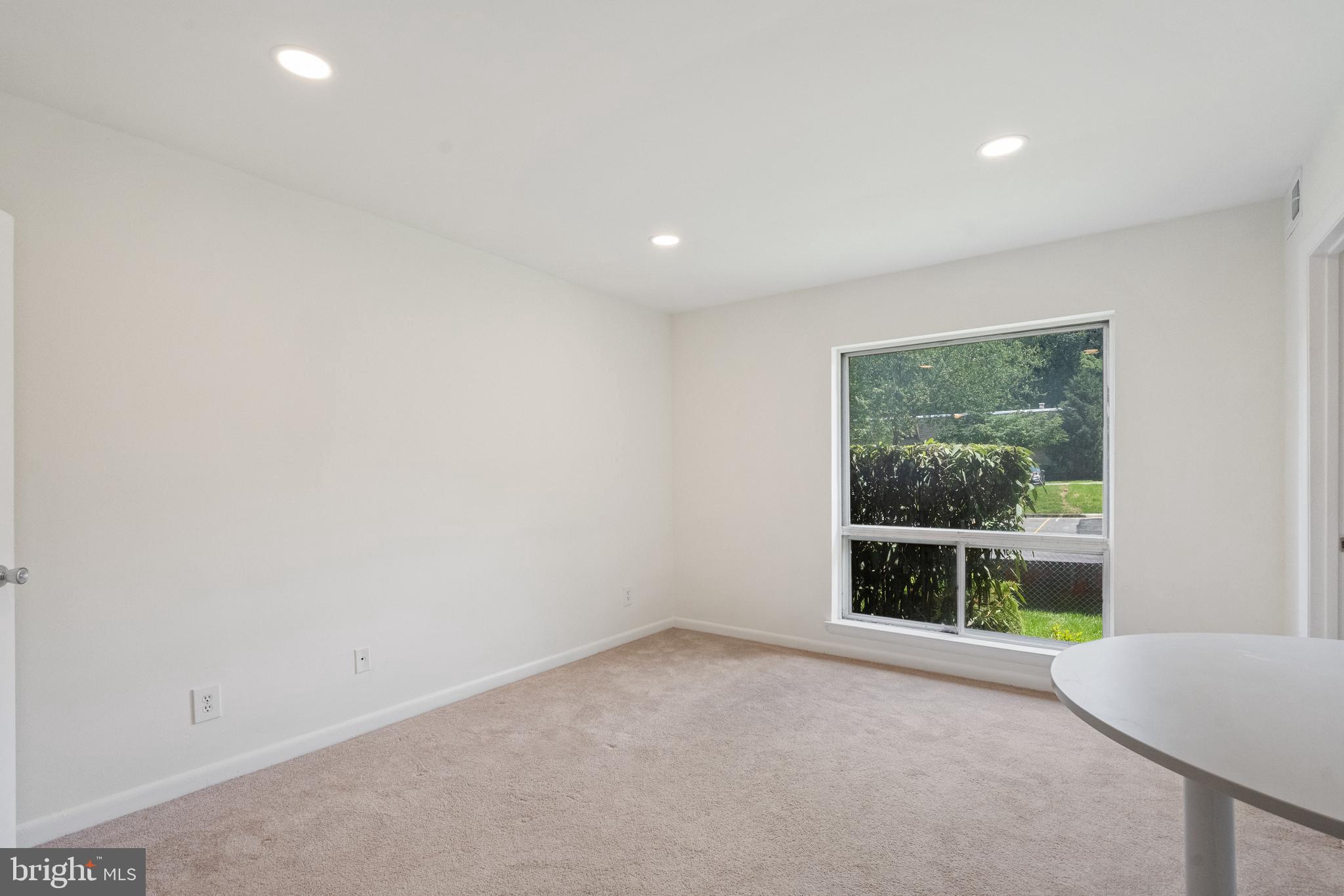 VANTAGE HILL - Residential Lease