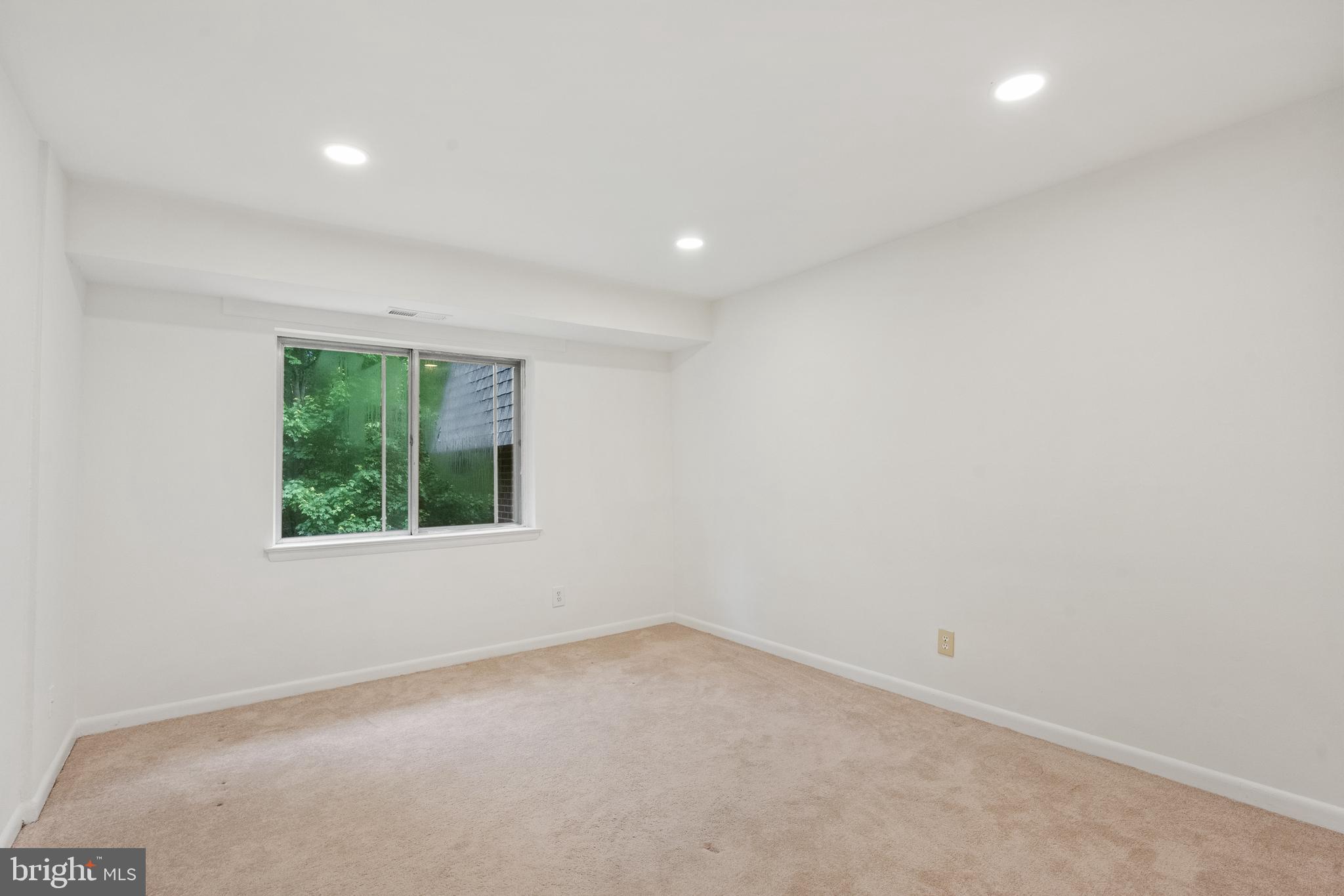 VANTAGE HILL - Residential Lease