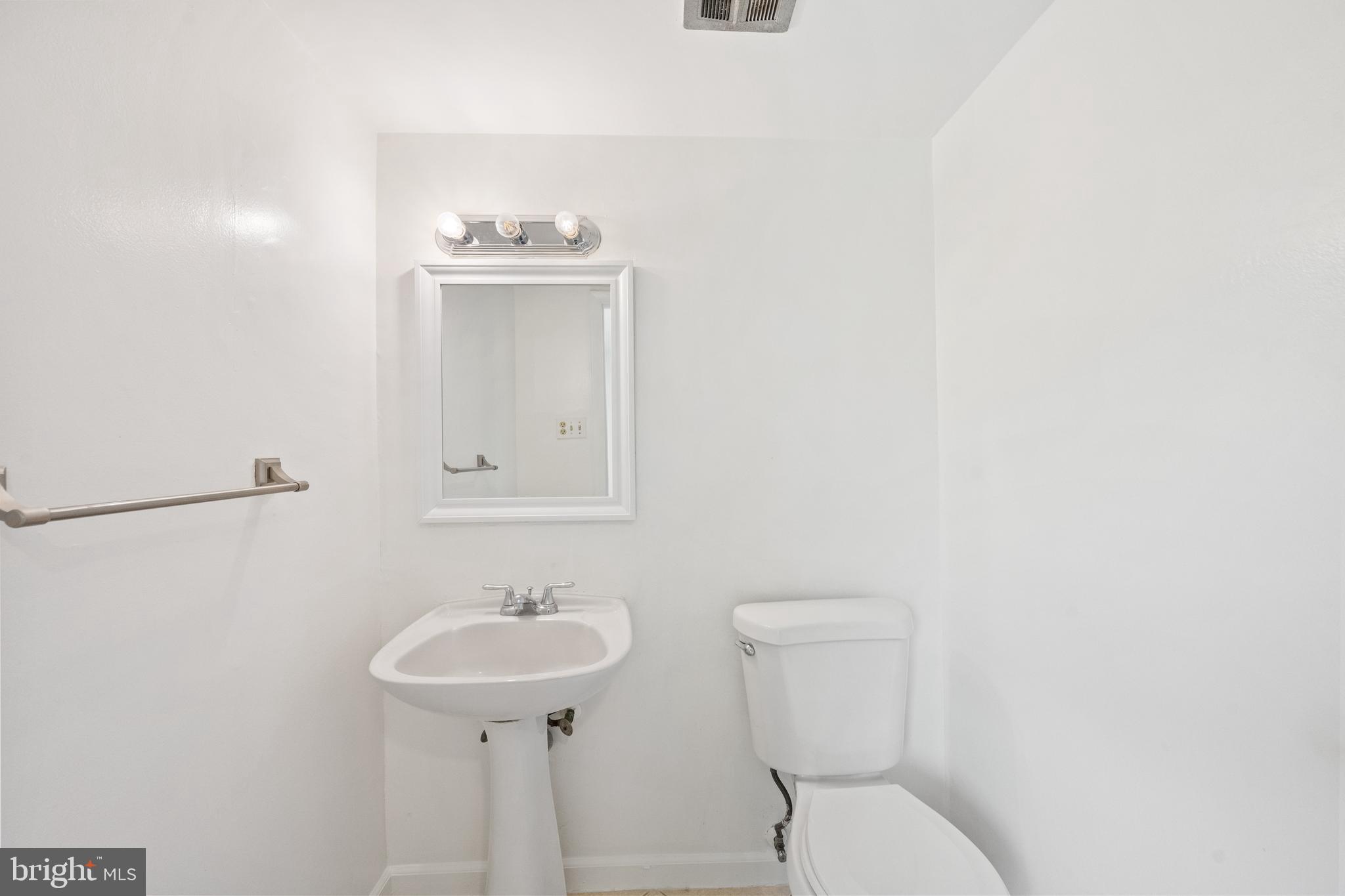 VANTAGE HILL - Residential Lease