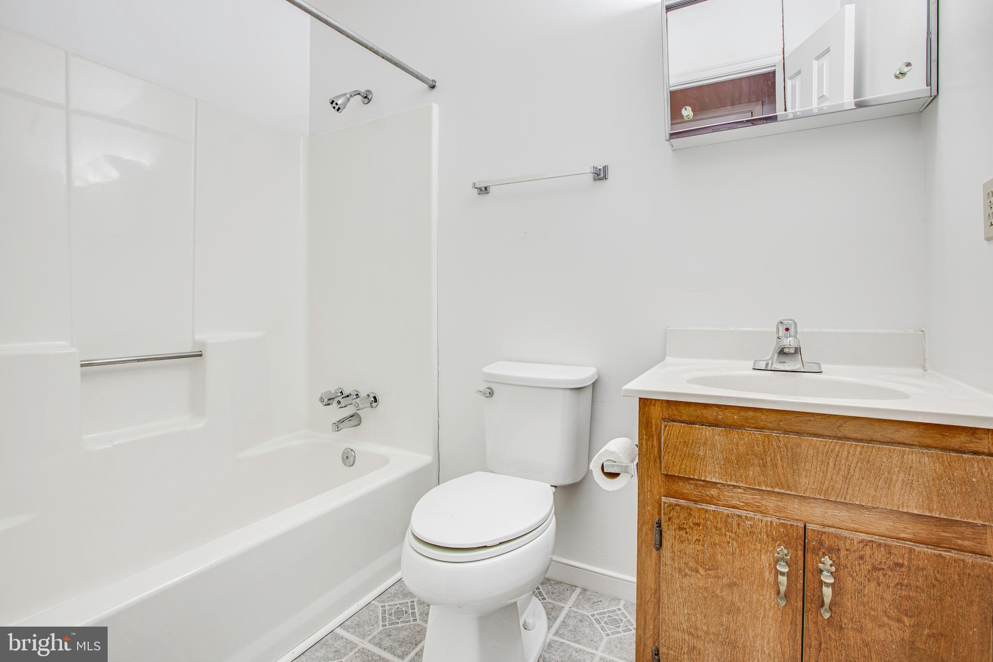 LAKE OF THE WOODS - Residential Lease