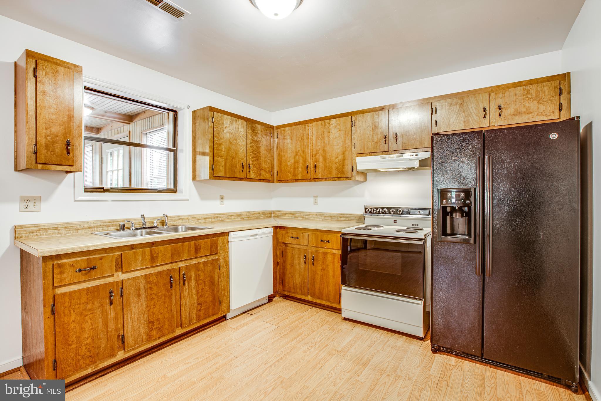 LAKE OF THE WOODS - Residential Lease