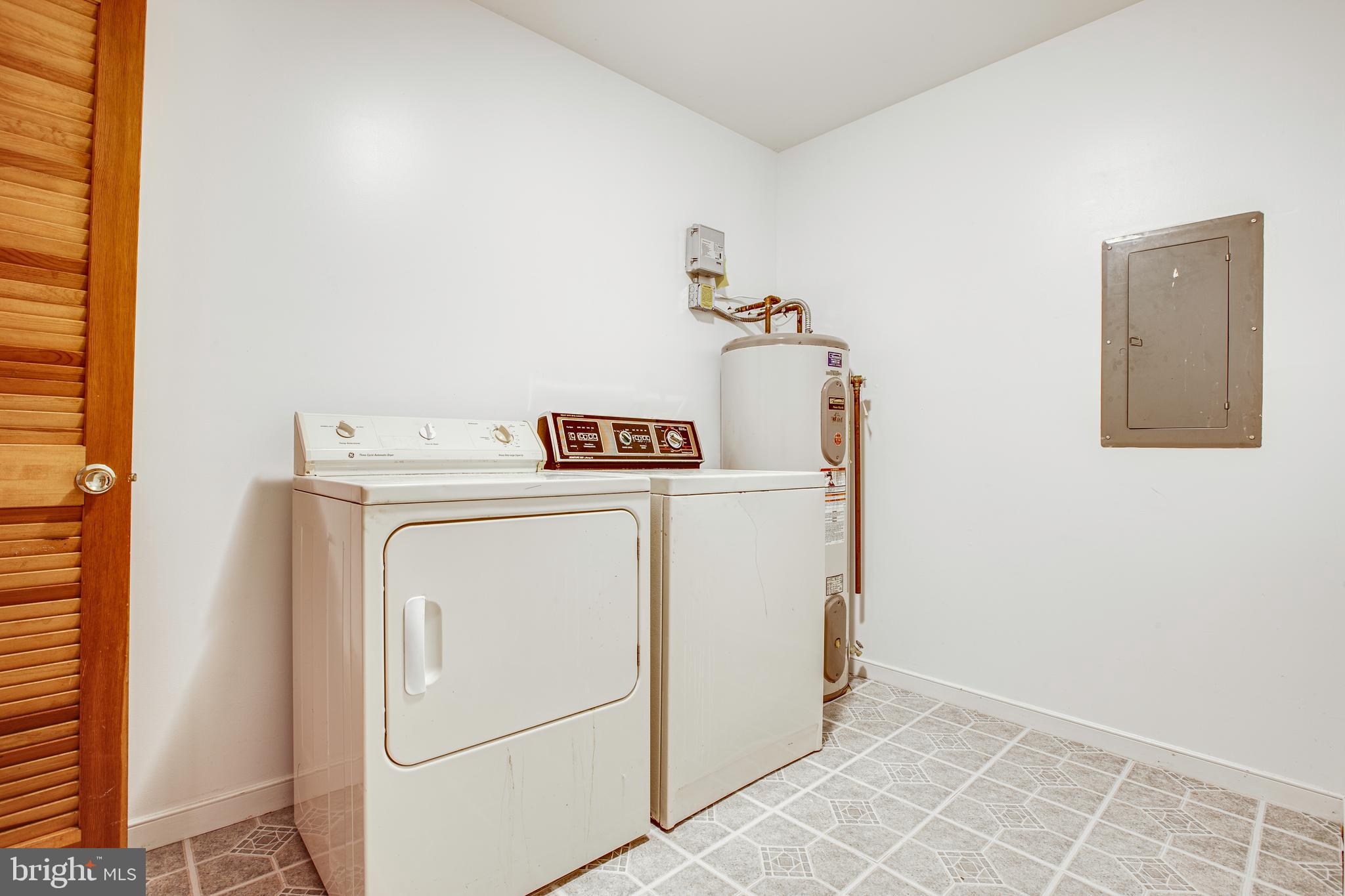 LAKE OF THE WOODS - Residential Lease