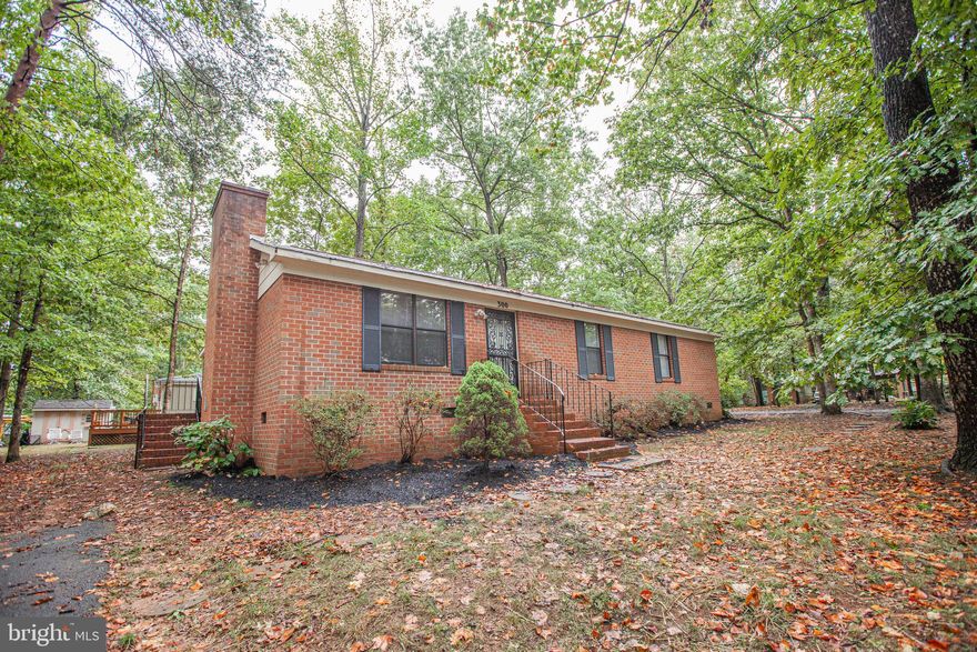 Requirements: 640+ credit scores, $5,400+ monthly household income, good references. Online application $50, ask your agent for a link. 

Pets considered case by case with $250 pet deposit per pet, and $25/mo pet fee per pet. 

Lovely all brick rambler on corner lot! Tons of parking on two driveways.  3 beds and 2 full baths. Great lay out, location close to front gate. Come enjoy all the lake amenities!

Available June 1st!
