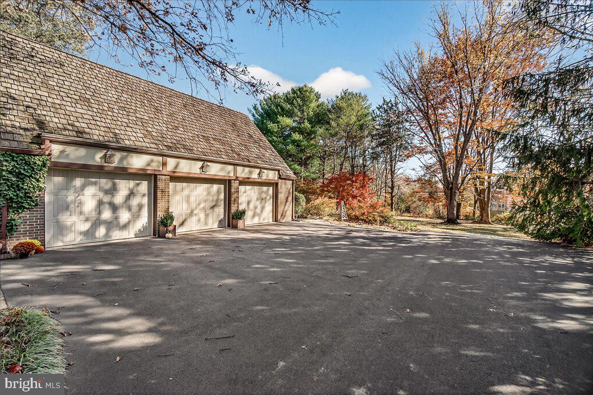 BROOK HOLLOW - Residential