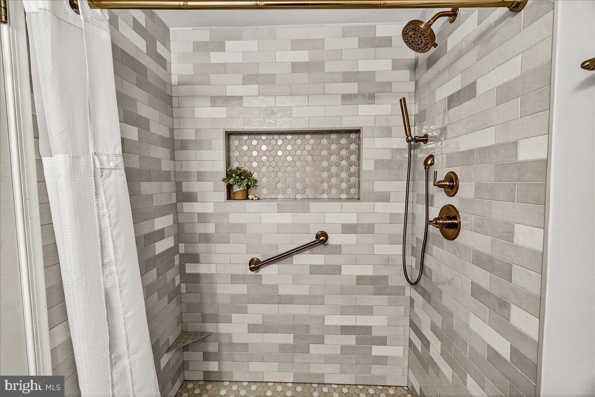 BROOK HOLLOW - Residential