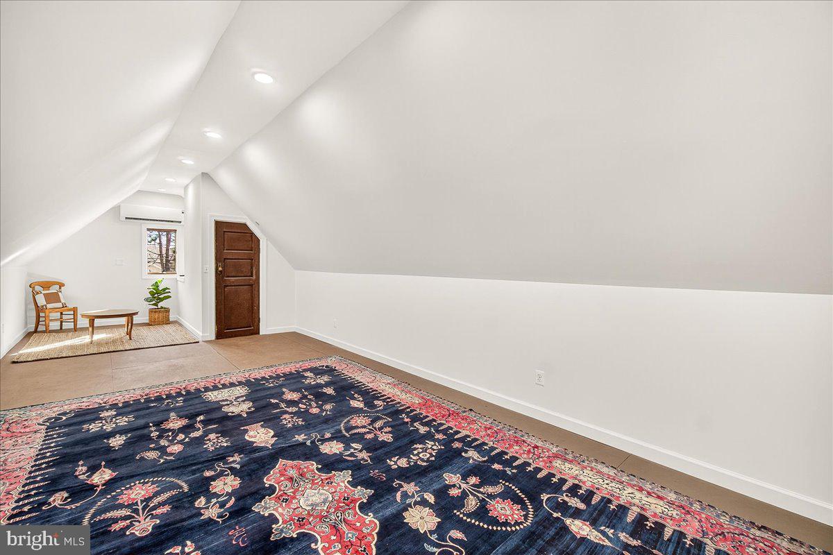 BROOK HOLLOW - Residential