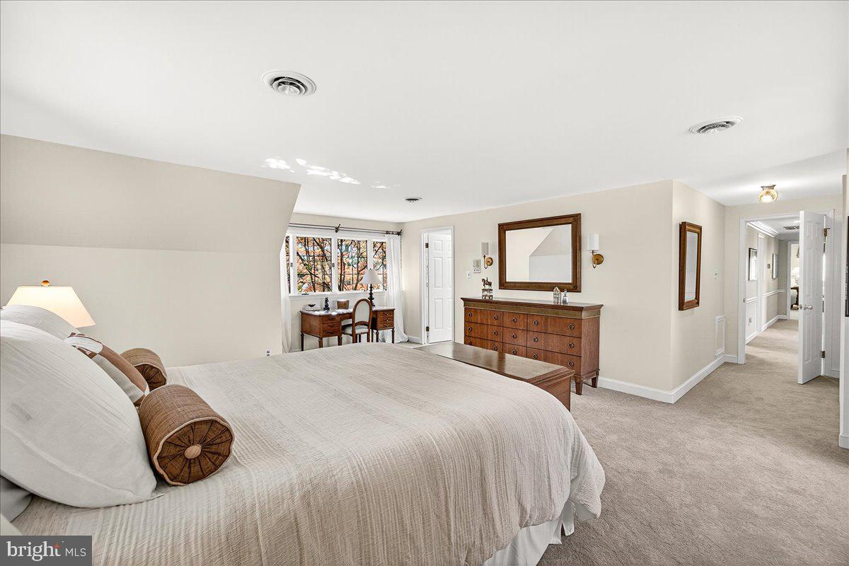 BROOK HOLLOW - Residential