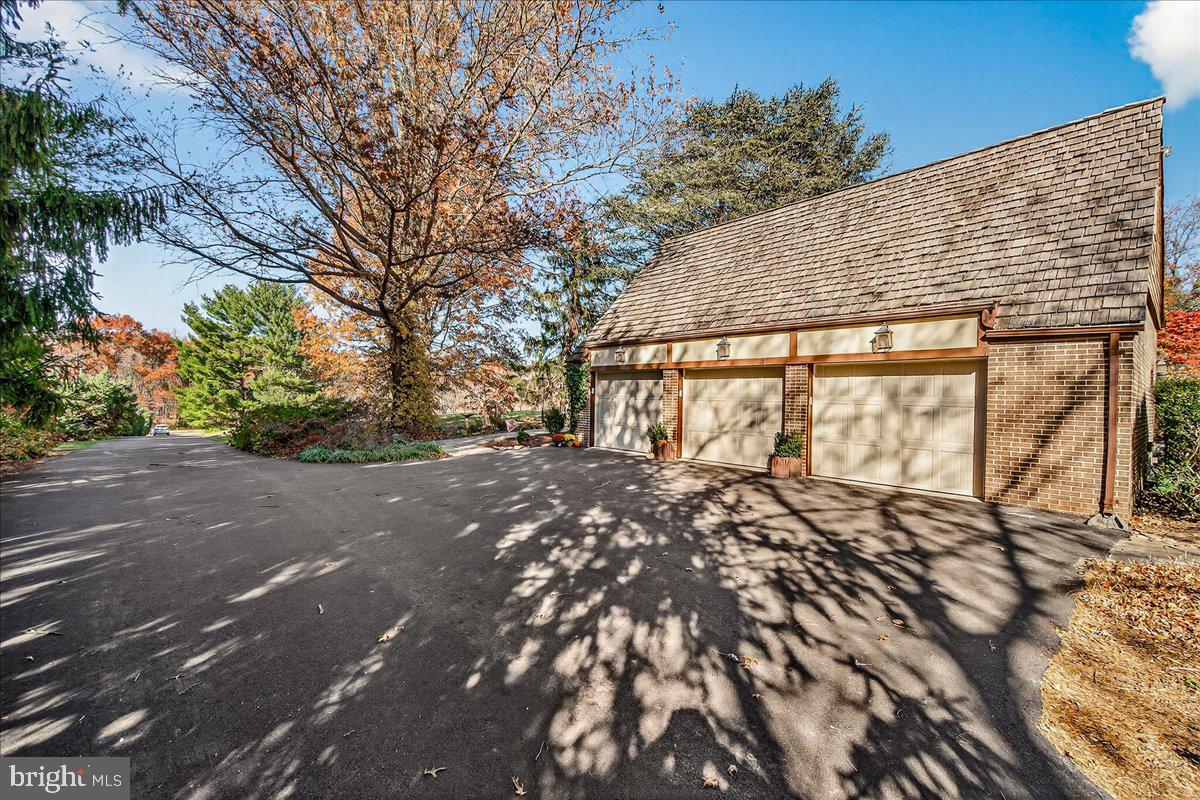 BROOK HOLLOW - Residential