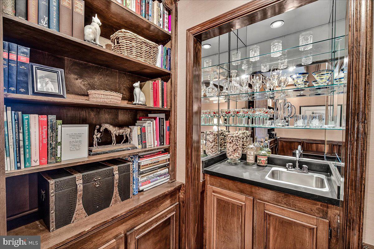 BROOK HOLLOW - Residential