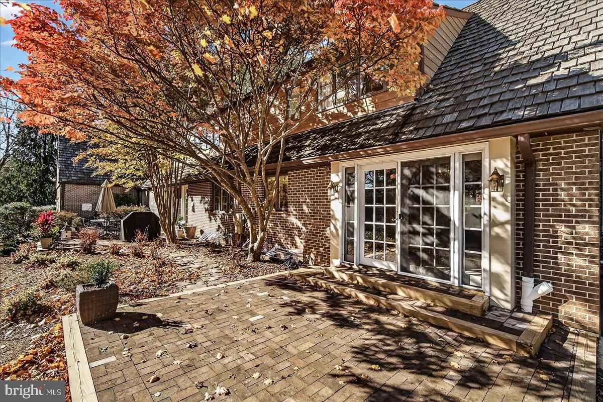 BROOK HOLLOW - Residential