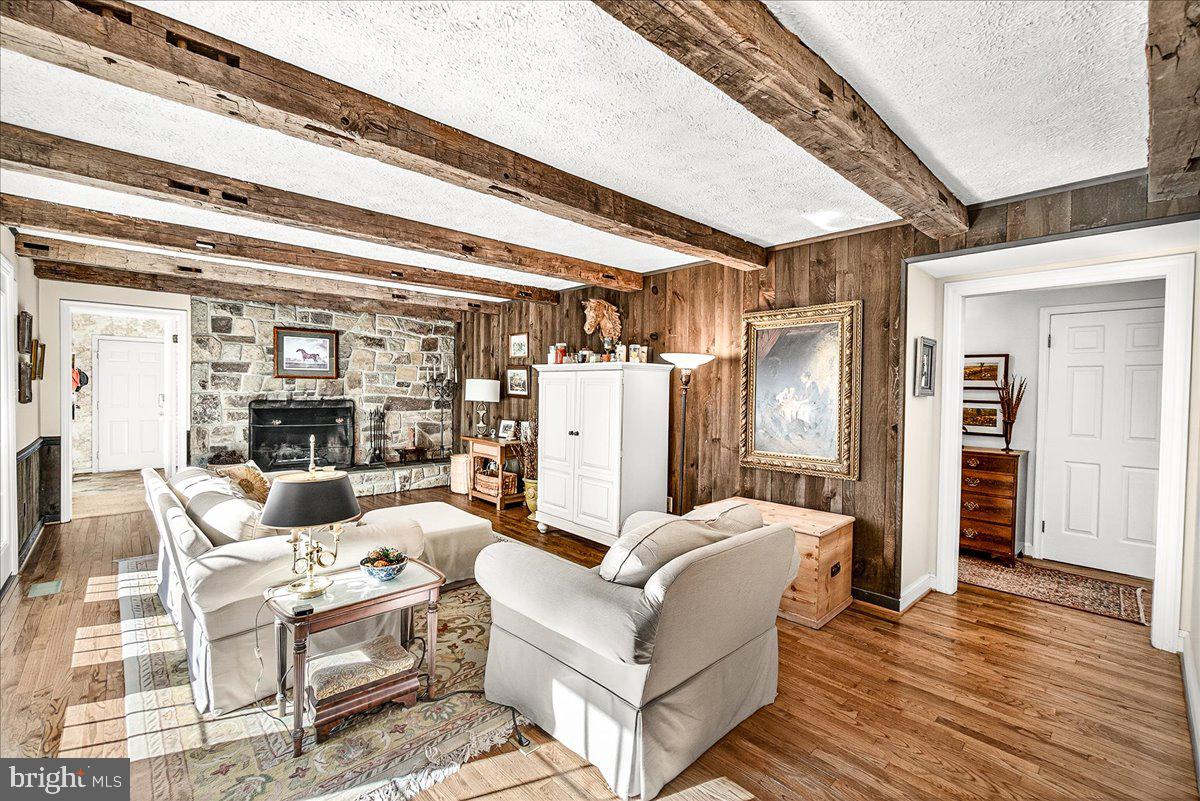 BROOK HOLLOW - Residential