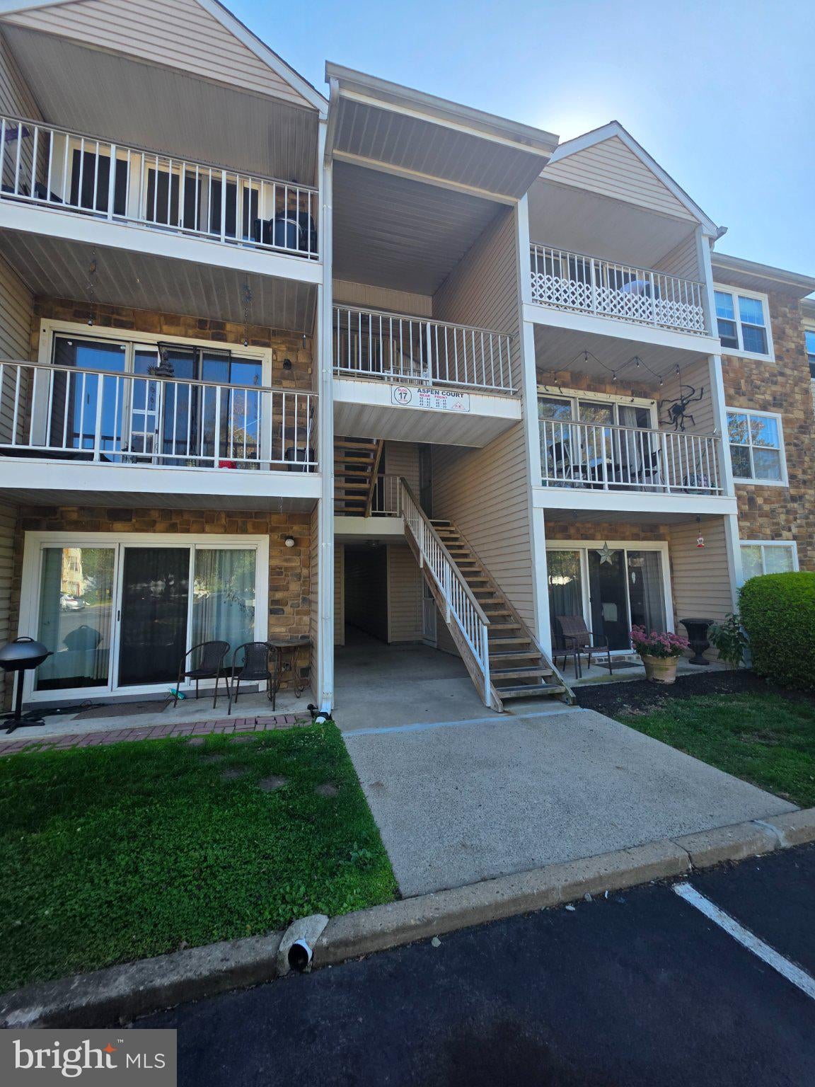 41 ASPEN COURT