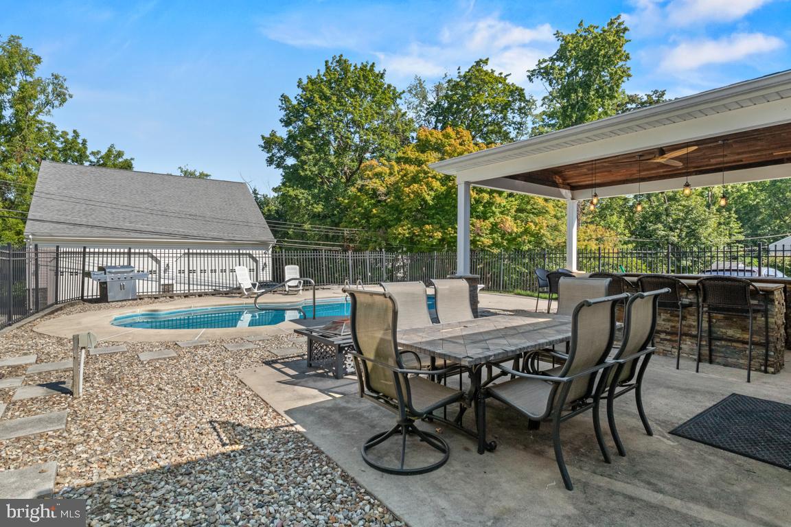 AMBLER HOUSE - Residential