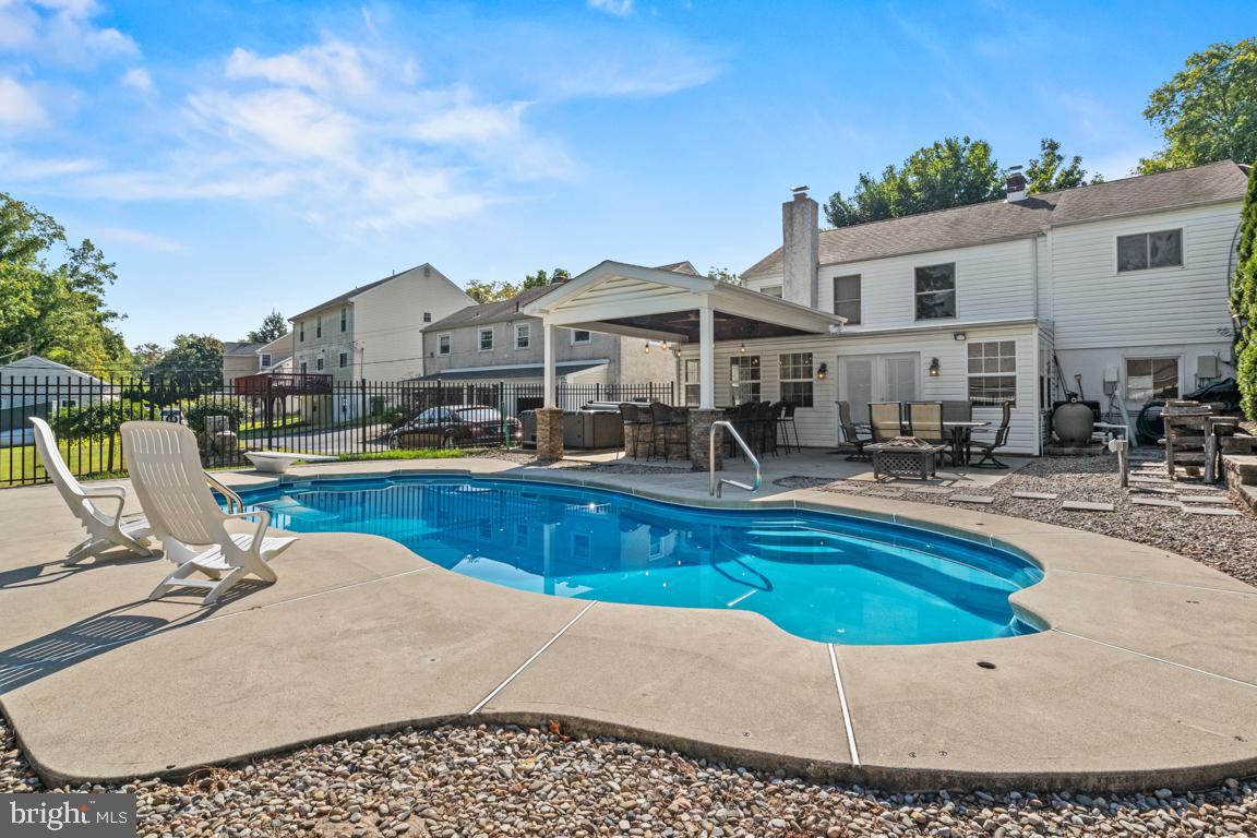 AMBLER HOUSE - Residential