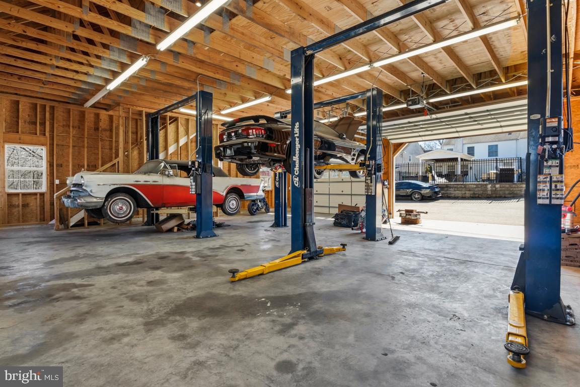 AMBLER HOUSE - Residential