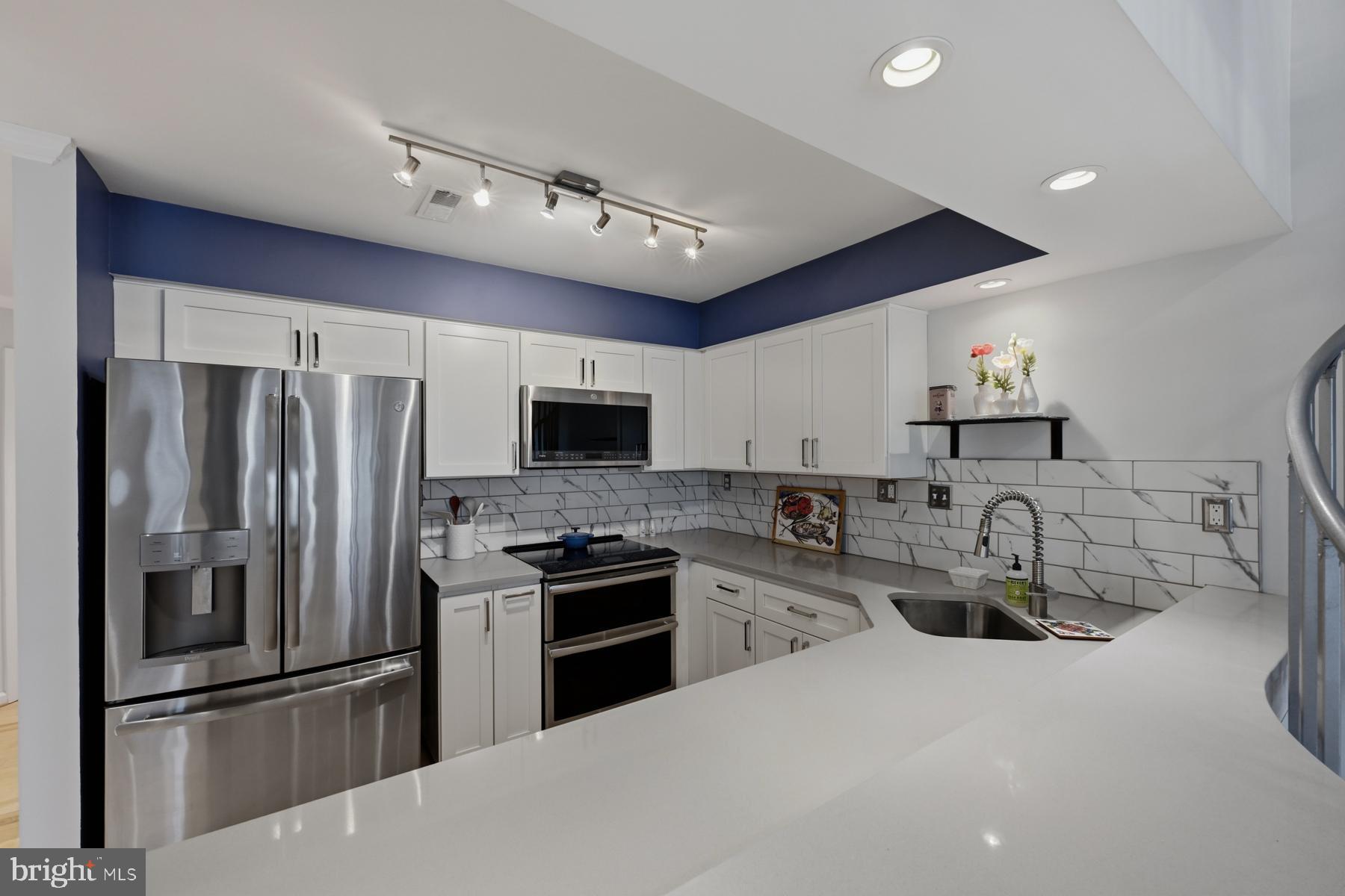 LAKE HERON CONDO - Residential