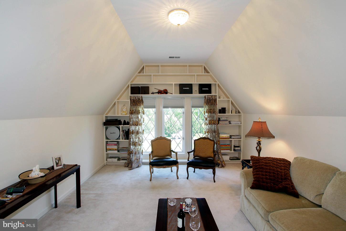 SADDLE RIDGE - Residential