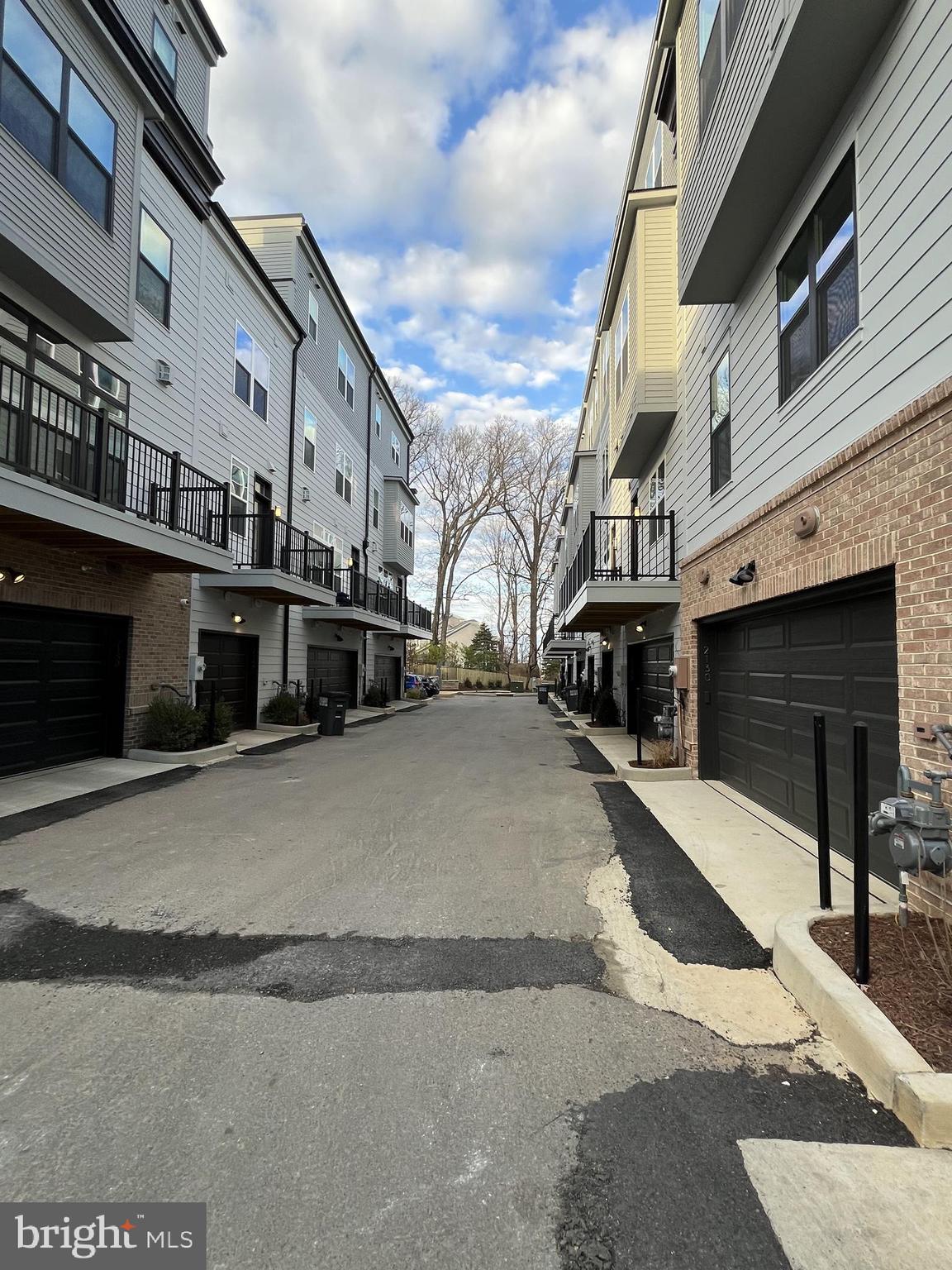 TYSONS RIDGE - Residential Lease