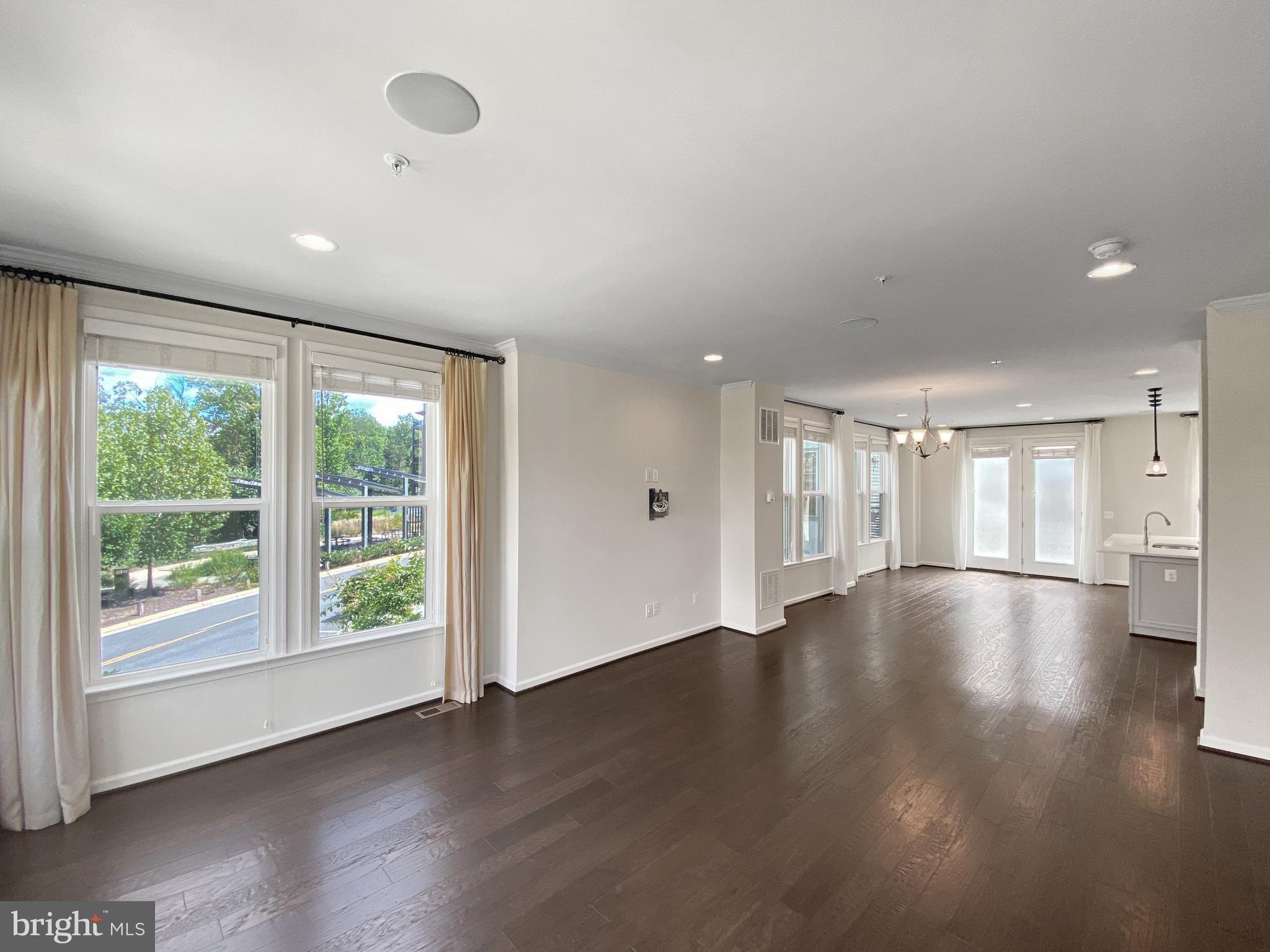 4967 LAKESIDE CROSSING